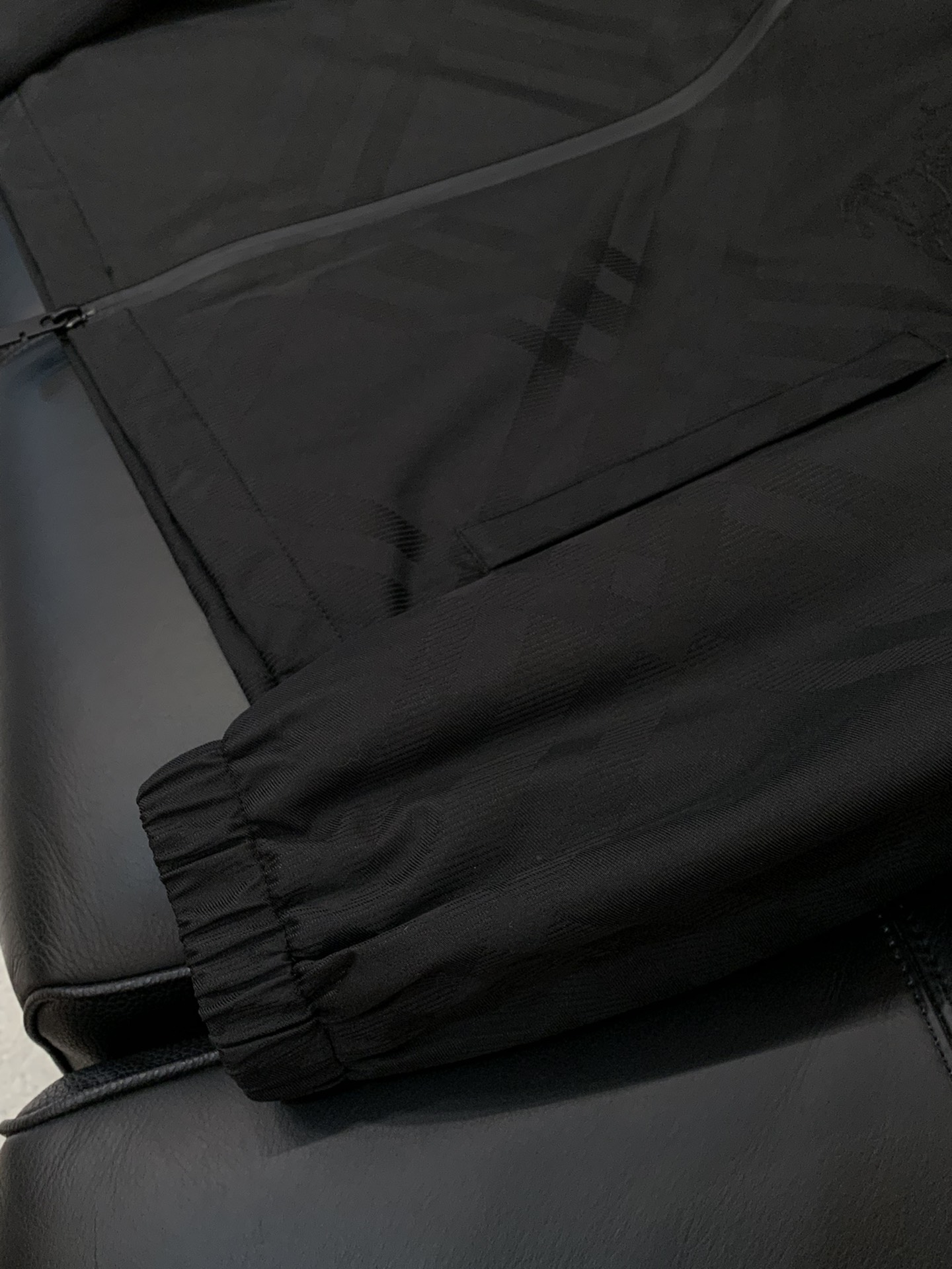 ，Burberry 巴宝莉，2025秋季最新品，专柜同步有售，原单狠货，时尚休闲连帽外套，进口原版面料，