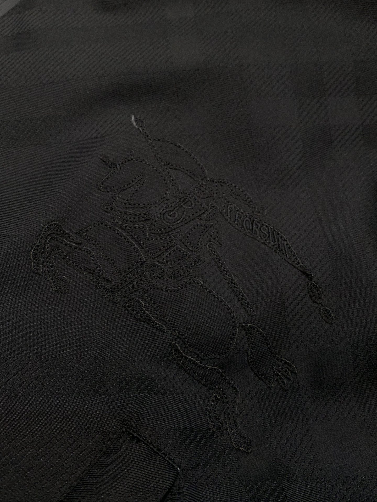 ，Burberry 巴宝莉，2025秋季最新品，专柜同步有售，原单狠货，时尚休闲连帽外套，进口原版面料，