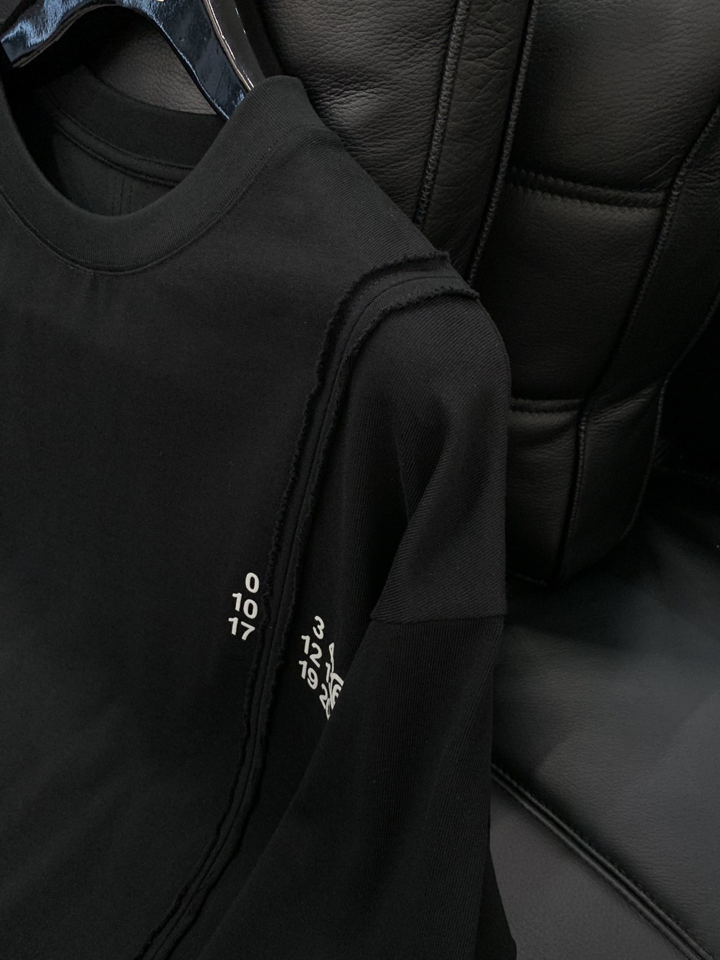 ，Maison Margiela马吉拉，2025早秋最新品，专柜同步有售，原单狠货，时尚休闲圆领长袖T恤