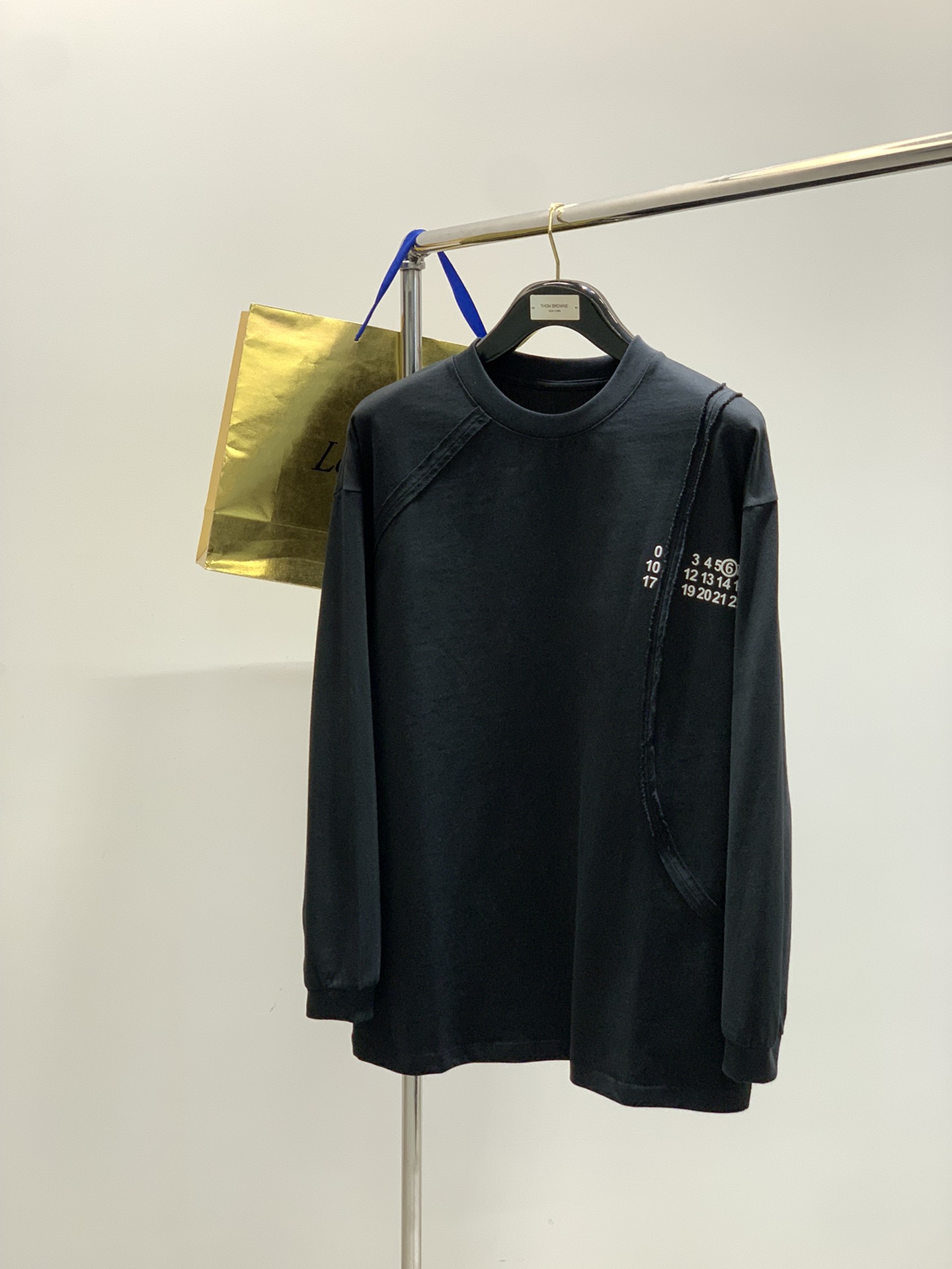 ，Maison Margiela马吉拉，2025早秋最新品，专柜同步有售，原单狠货，时尚休闲圆领长袖T恤