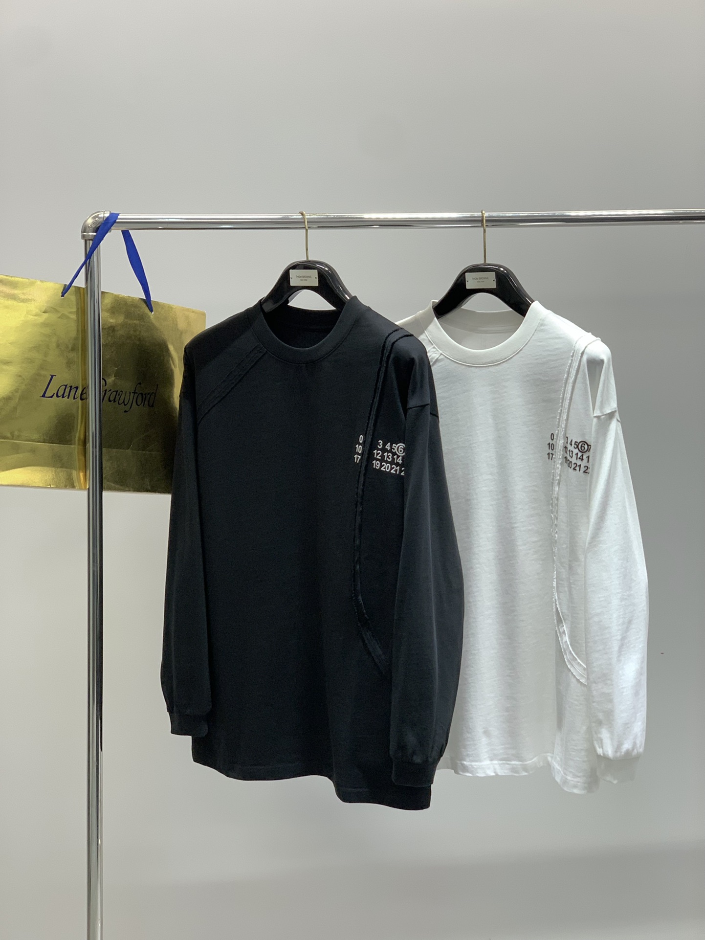 ，Maison Margiela马吉拉，2025早秋最新品，专柜同步有售，原单狠货，时尚休闲圆领长袖T恤