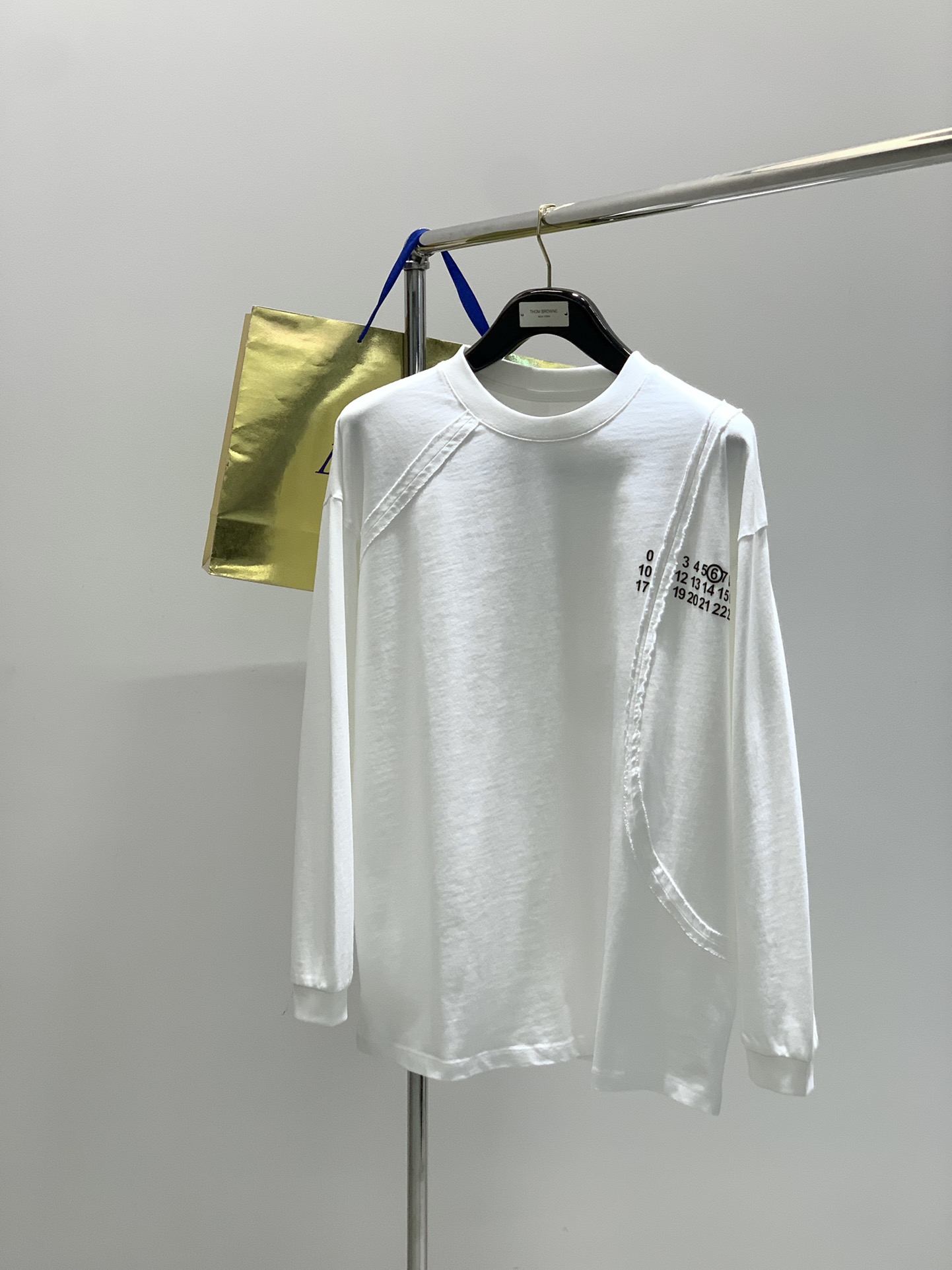 ，Maison Margiela马吉拉，2025早秋最新品，专柜同步有售，原单狠货，时尚休闲圆领长袖T恤