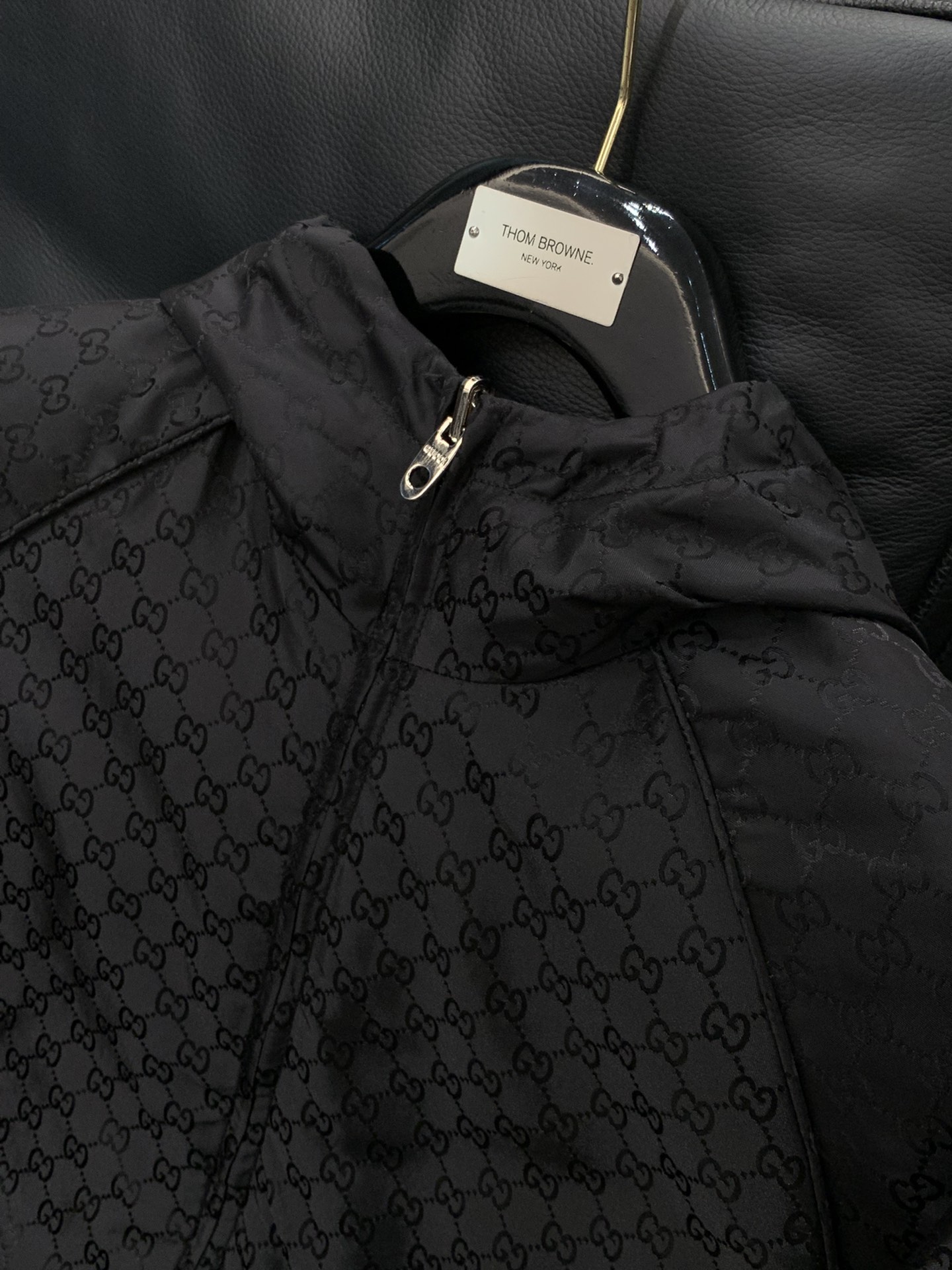 ，Gucci 古驰，2025秋季最新款，专柜同步有售，原单狠货，时尚休闲两面穿连帽夹克外套，上身很有特点
