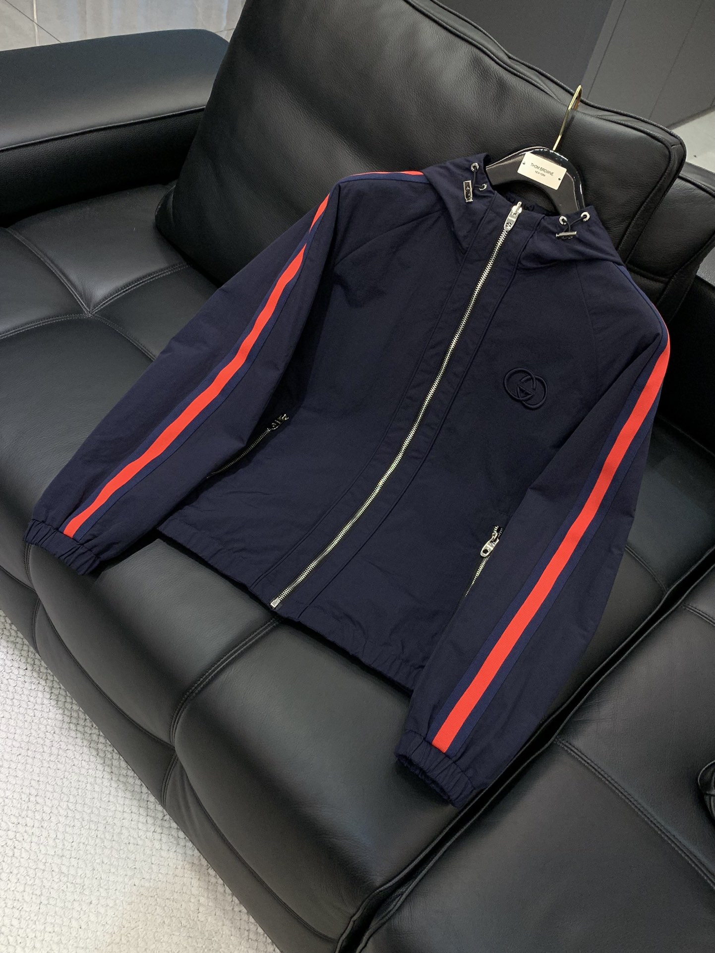 ，Gucci 古驰，2025秋季最新款，专柜同步有售，原单狠货，时尚休闲两面穿连帽夹克外套，上身很有特点