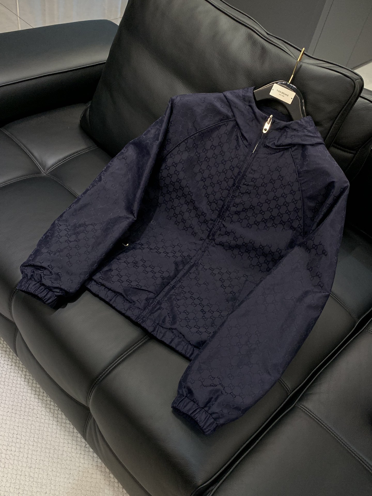 ，Gucci 古驰，2025秋季最新款，专柜同步有售，原单狠货，时尚休闲两面穿连帽夹克外套，上身很有特点