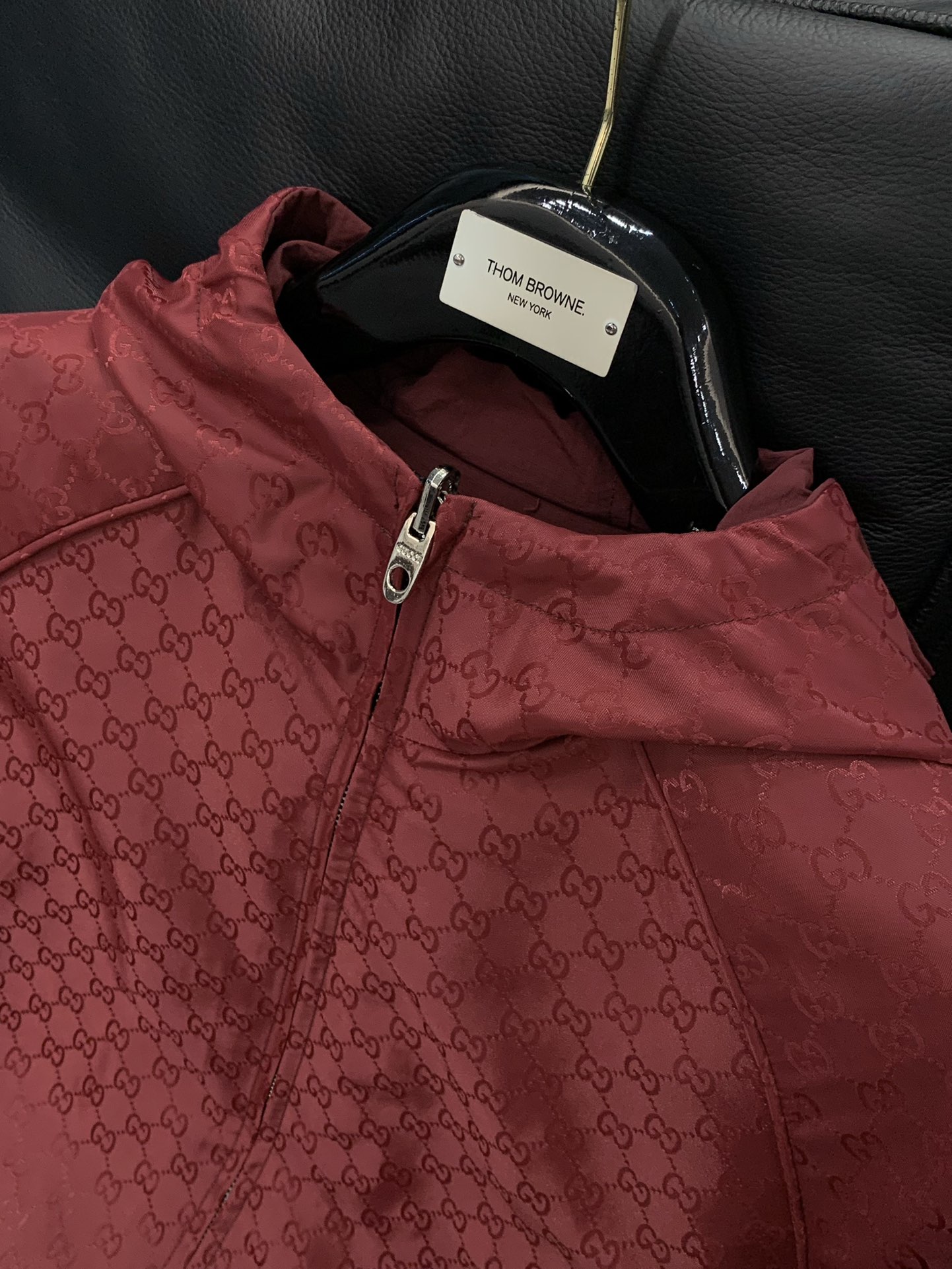 ，Gucci 古驰，2025秋季最新款，专柜同步有售，原单狠货，时尚休闲两面穿连帽夹克外套，上身很有特点