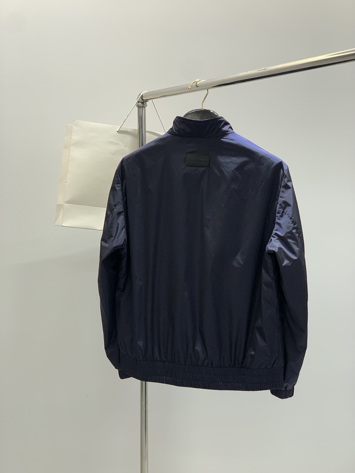 ，PRADA 普拉达，2025秋季最新品，专柜同步有售，时尚休闲➕薄棉夹克外套，进口原版面料，做工极为复