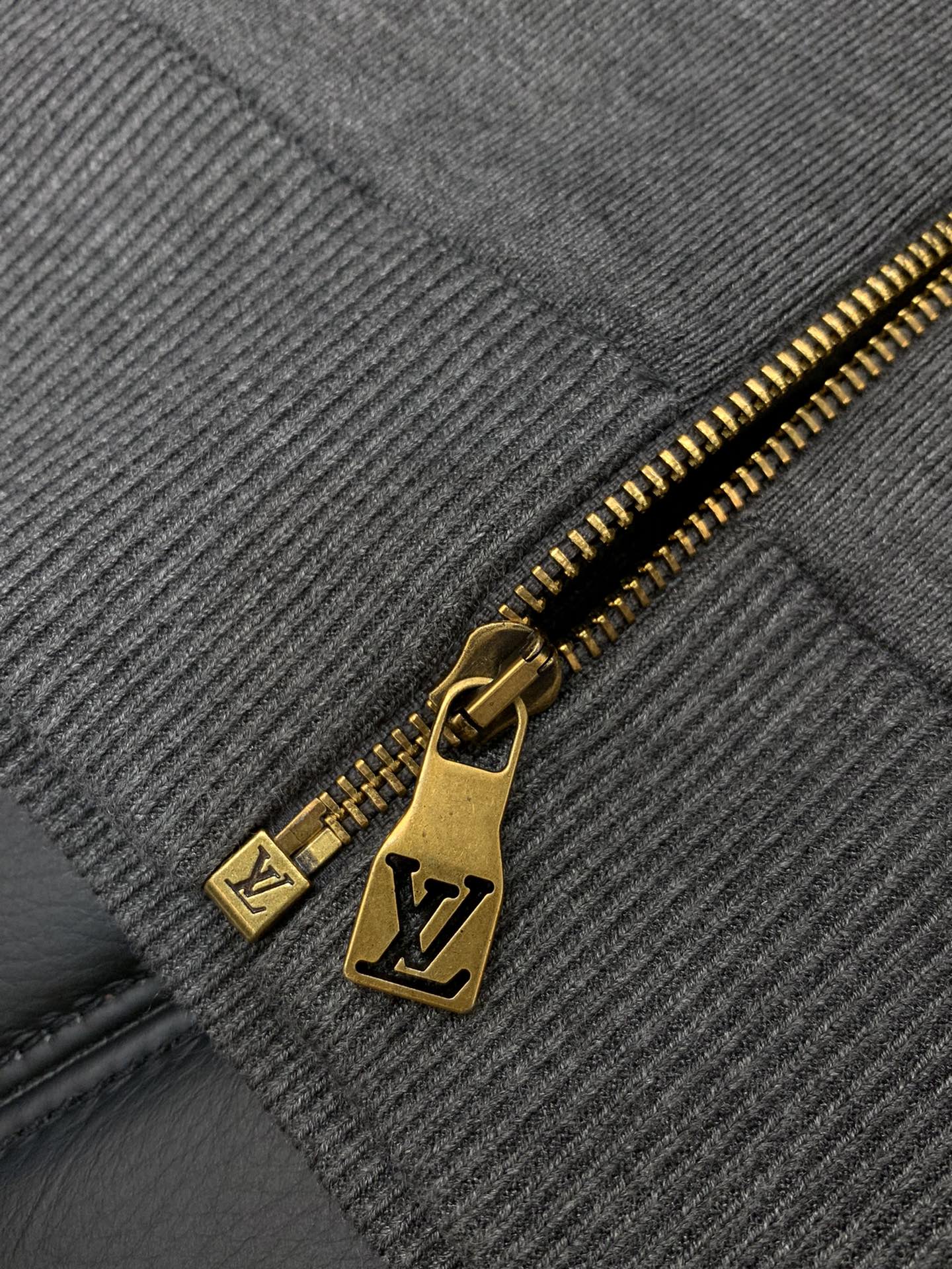 ，LouisVuitton 路易威登，2025秋季最新款，专柜同步有售，原单狠货，时尚休闲针织外套，上身
