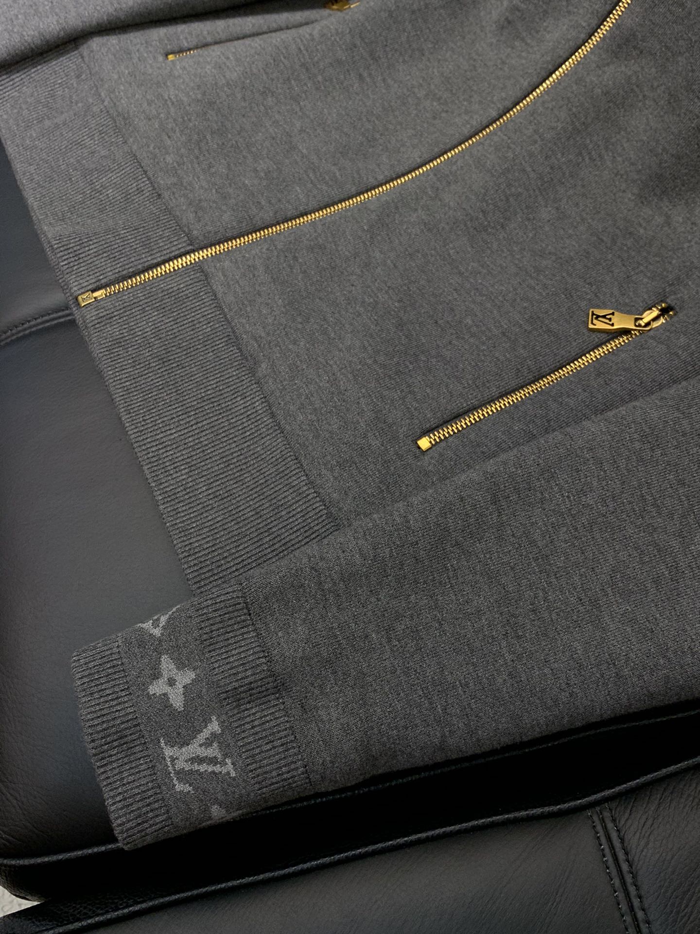 ，LouisVuitton 路易威登，2025秋季最新款，专柜同步有售，原单狠货，时尚休闲针织外套，上身