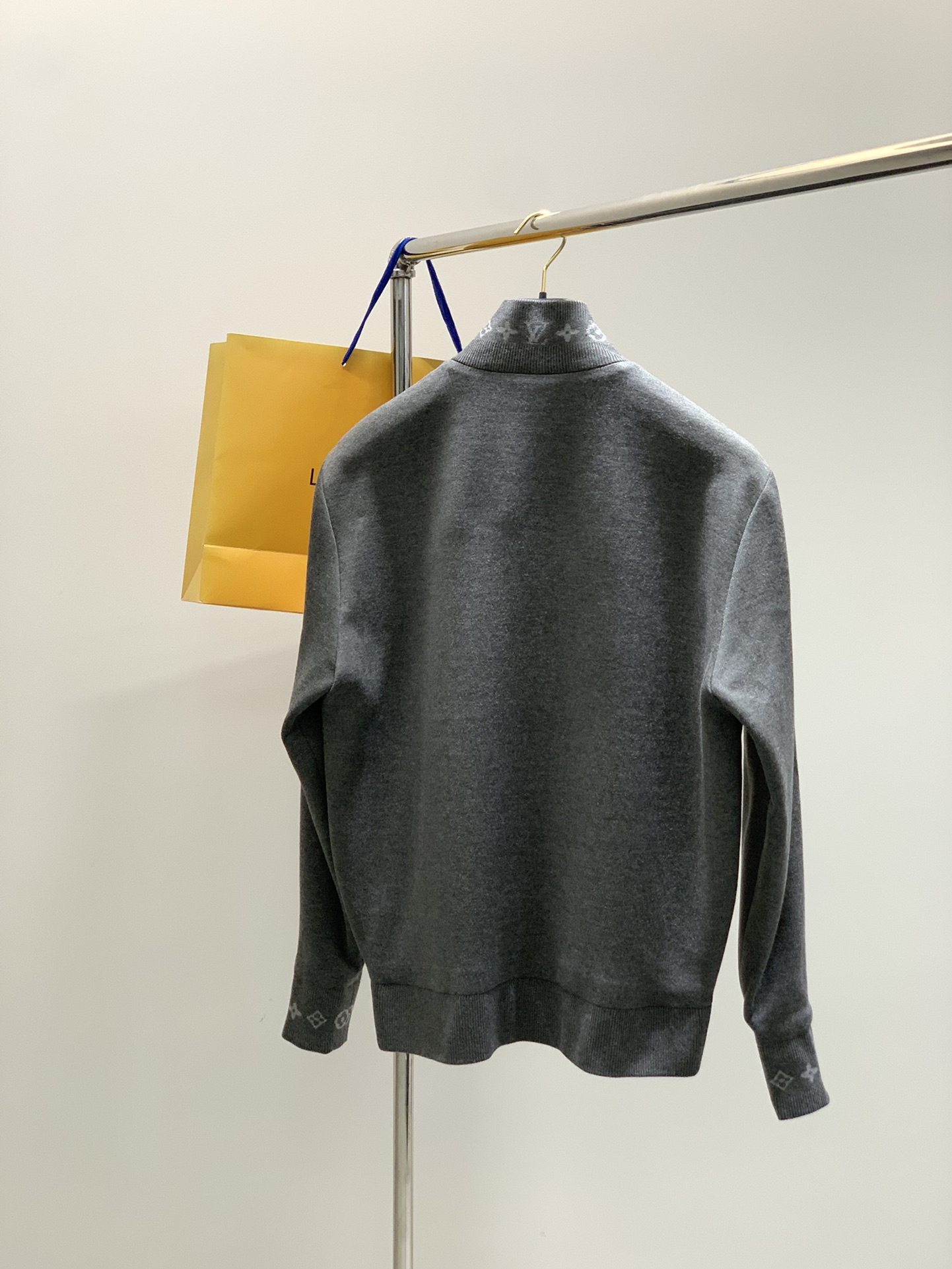 ，LouisVuitton 路易威登，2025秋季最新款，专柜同步有售，原单狠货，时尚休闲针织外套，上身