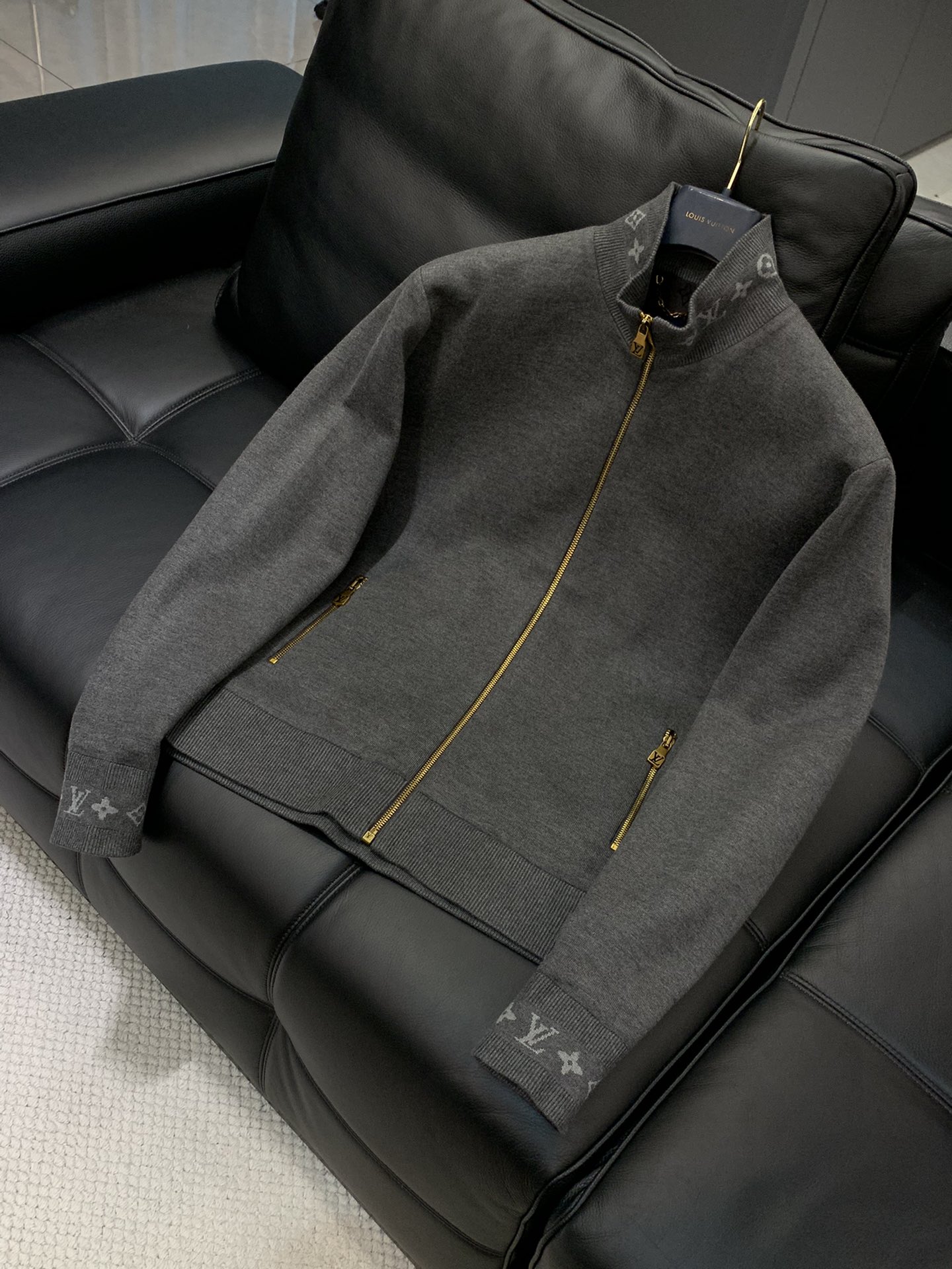 ，LouisVuitton 路易威登，2025秋季最新款，专柜同步有售，原单狠货，时尚休闲针织外套，上身