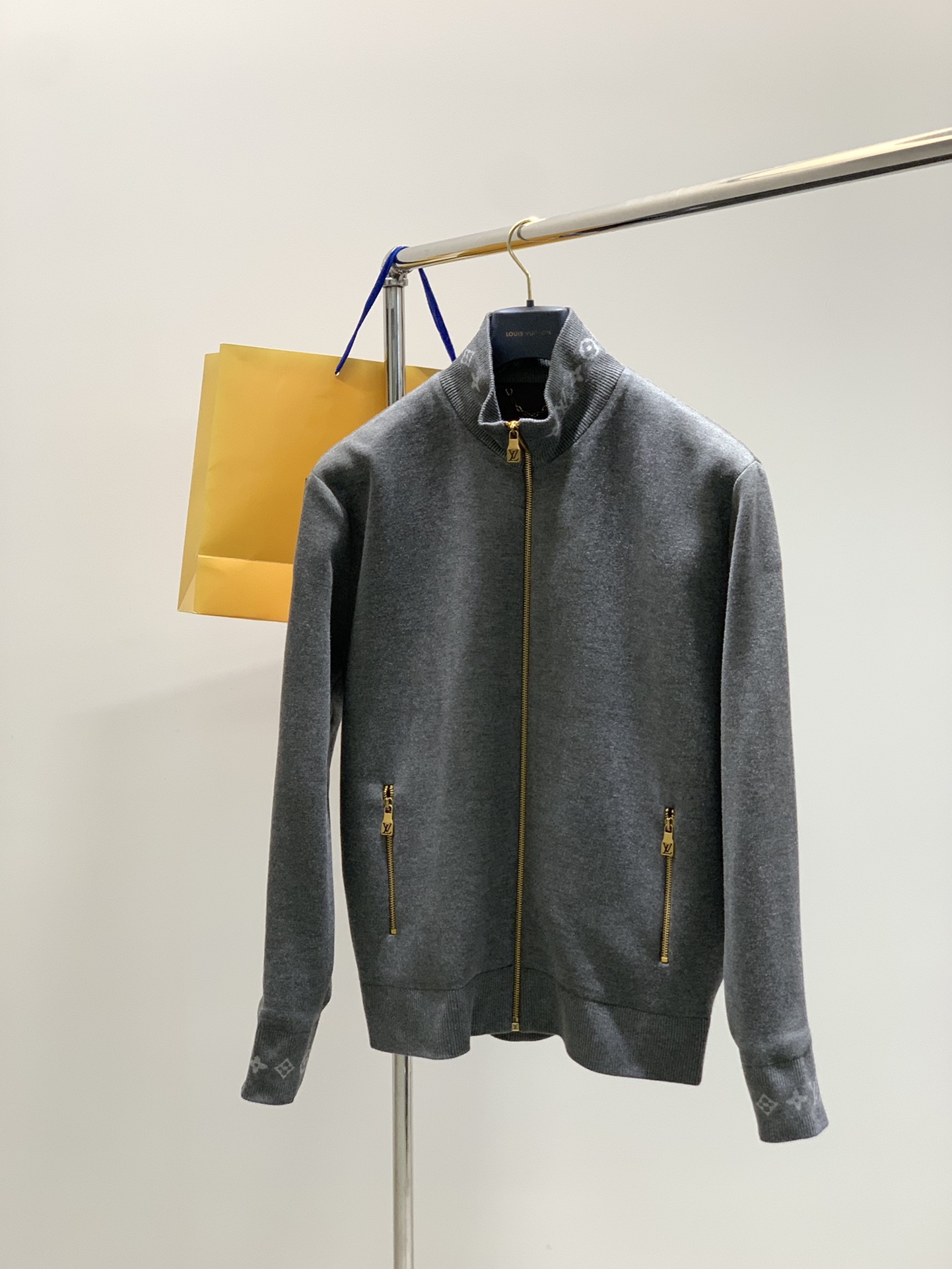 ，LouisVuitton 路易威登，2025秋季最新款，专柜同步有售，原单狠货，时尚休闲针织外套，上身