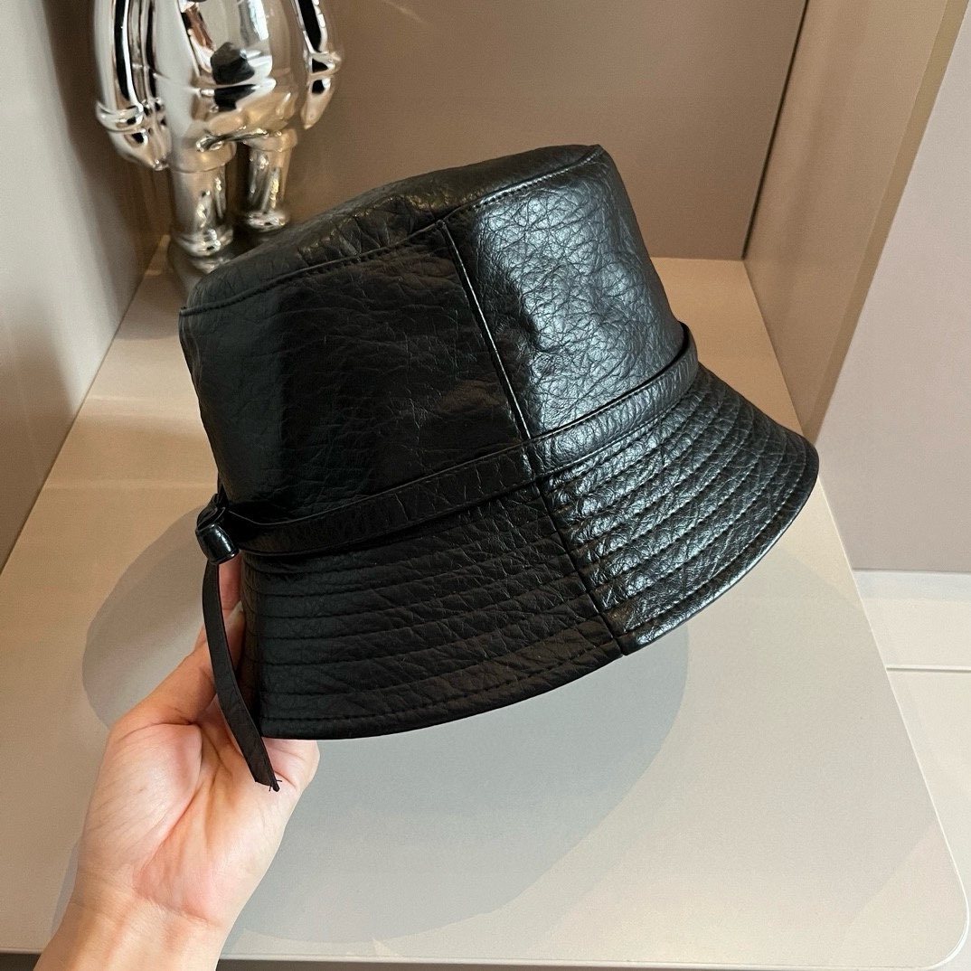 🆕

Lv洗水皮渔夫帽，头围57cm