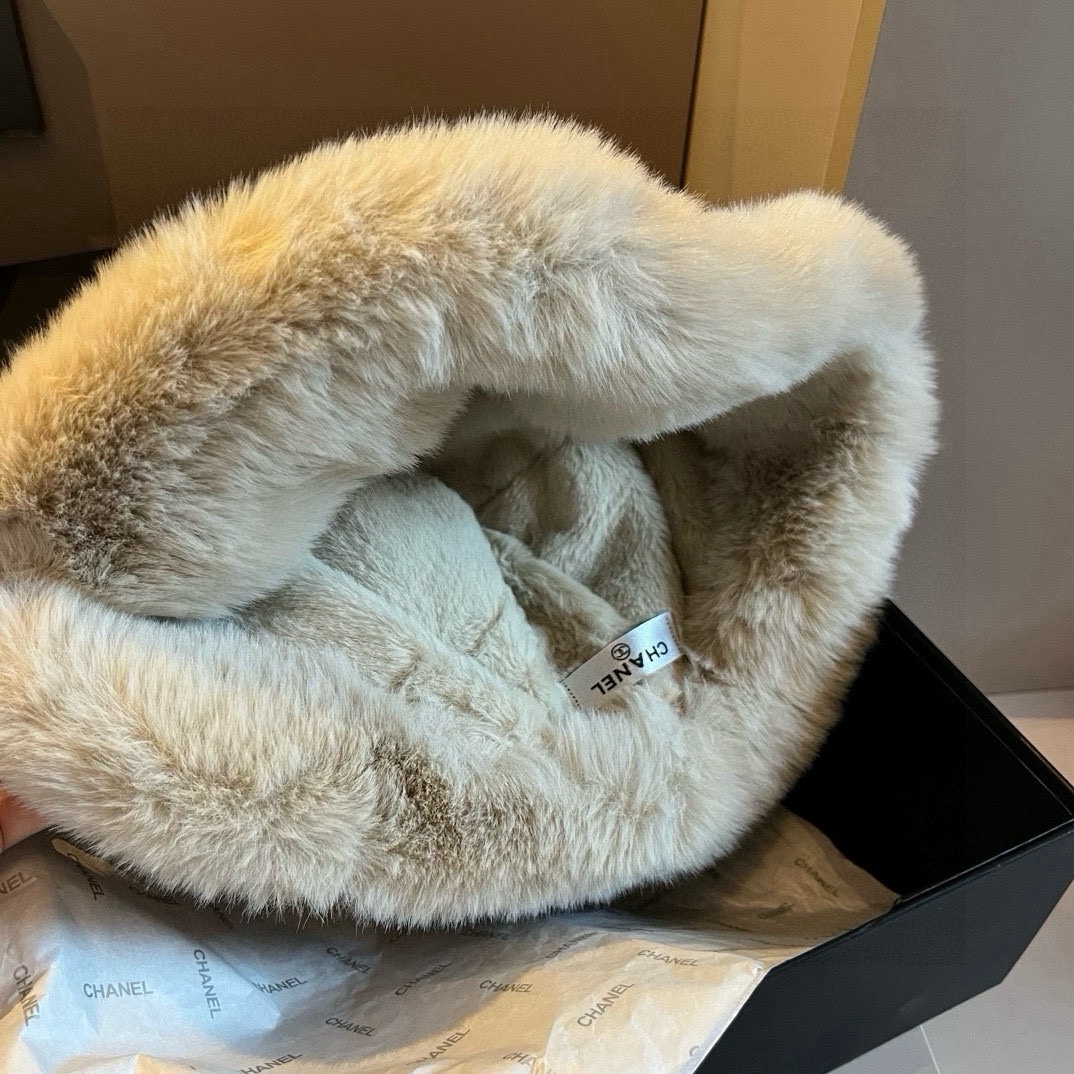 🆕

Chanel香奈儿加绒冷帽，渔夫帽 头围57cm