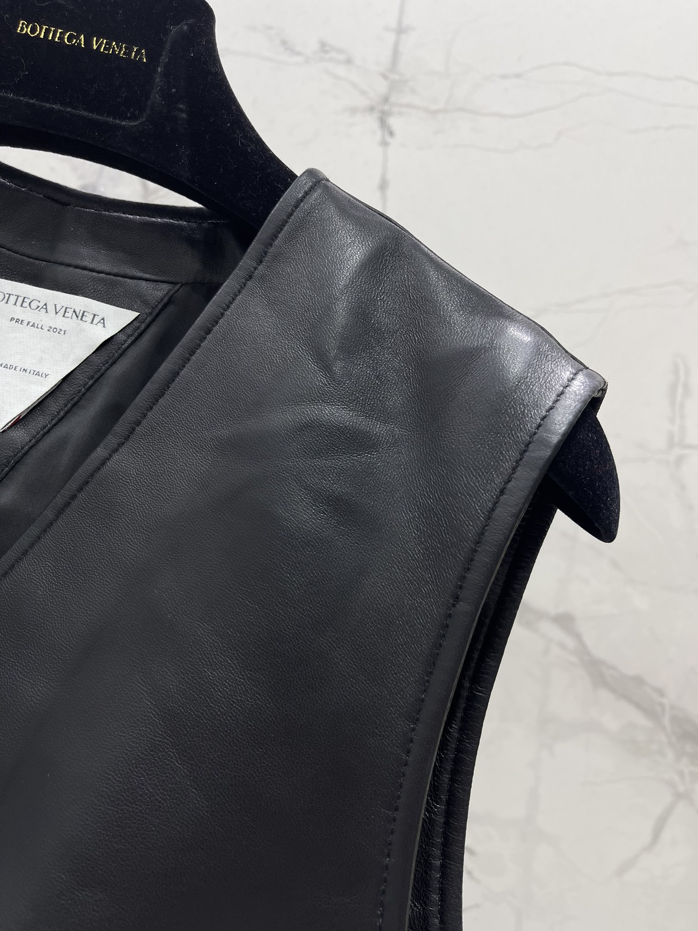 Bottega Veneta Lambskin Leather Vest - Vintage V-Neck, Soft & Stylish 4 i1756719471 1360 2