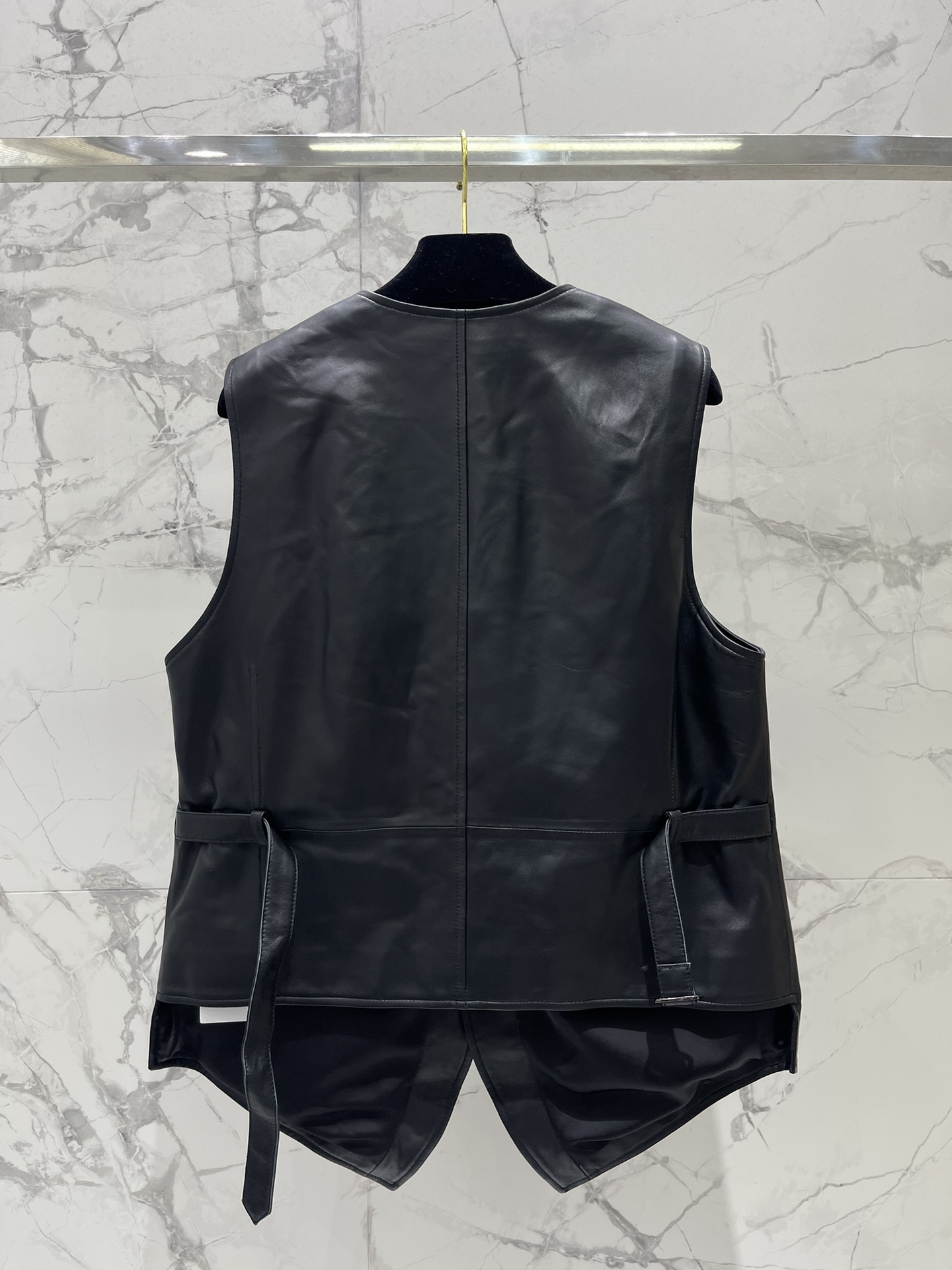 Bottega Veneta Lambskin Leather Vest - Vintage V-Neck, Soft & Stylish 10 i1756719471 4336 6
