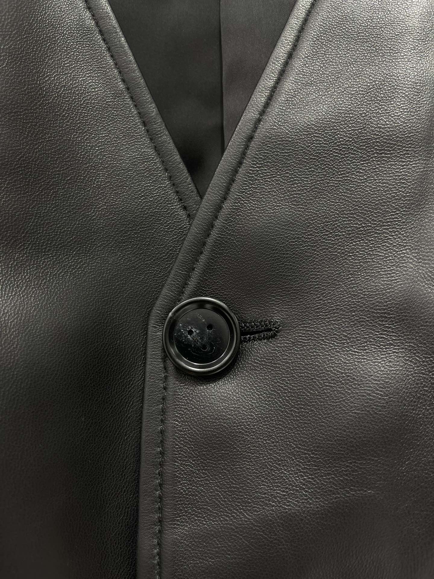 Bottega Veneta Lambskin Leather Vest - Vintage V-Neck, Soft & Stylish 6 i1756719471 4698 8