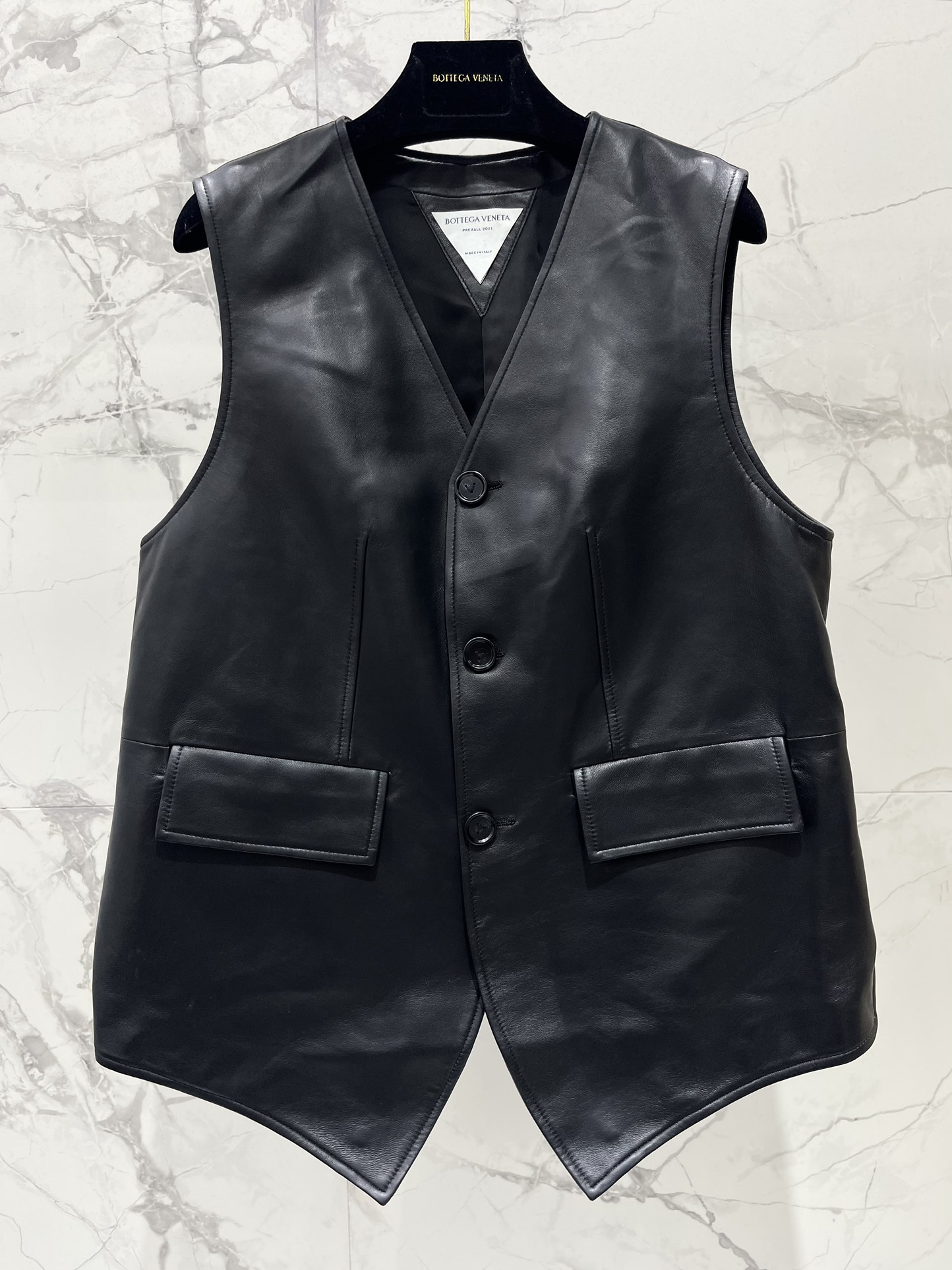 Bottega Veneta Lambskin Leather Vest - Vintage V-Neck, Soft & Stylish 3 i1756719471 5562 1