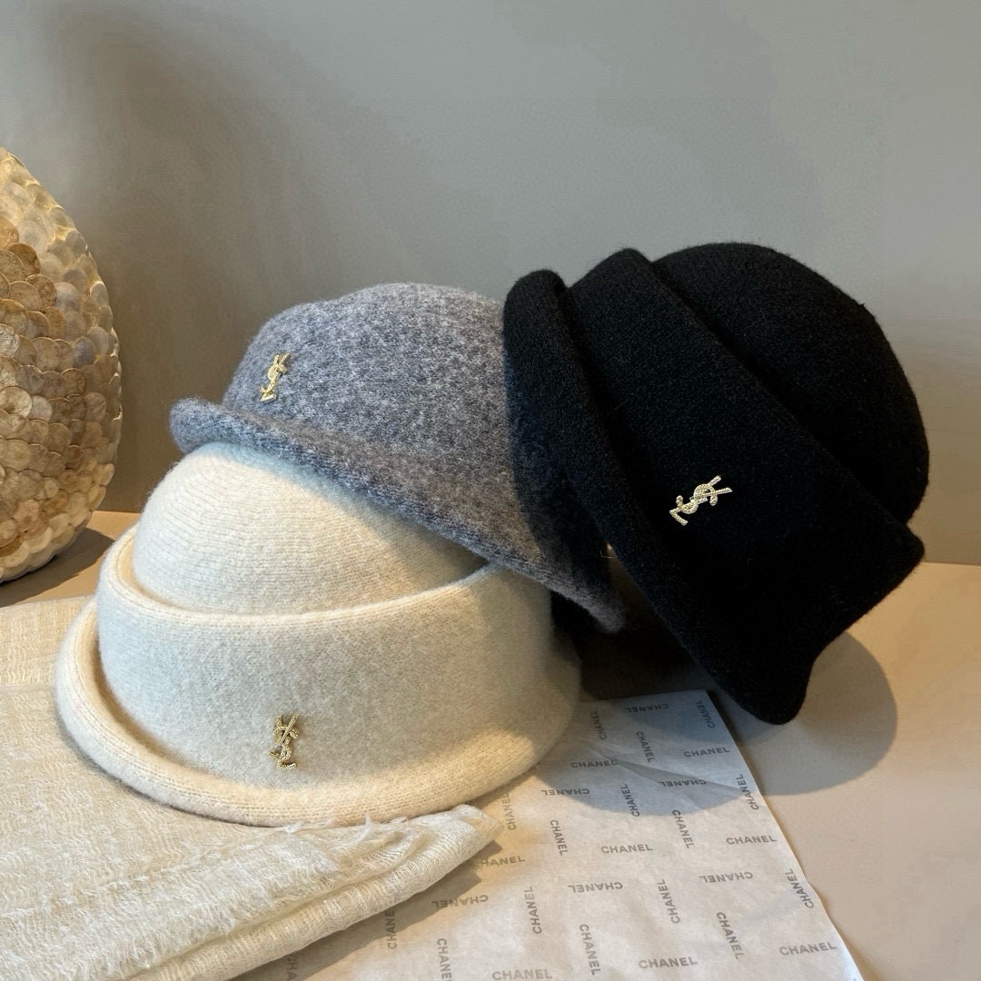 🆕

ysl圣罗兰新款羊毛卷边盆帽，不规则剪裁设计，头围57cm
