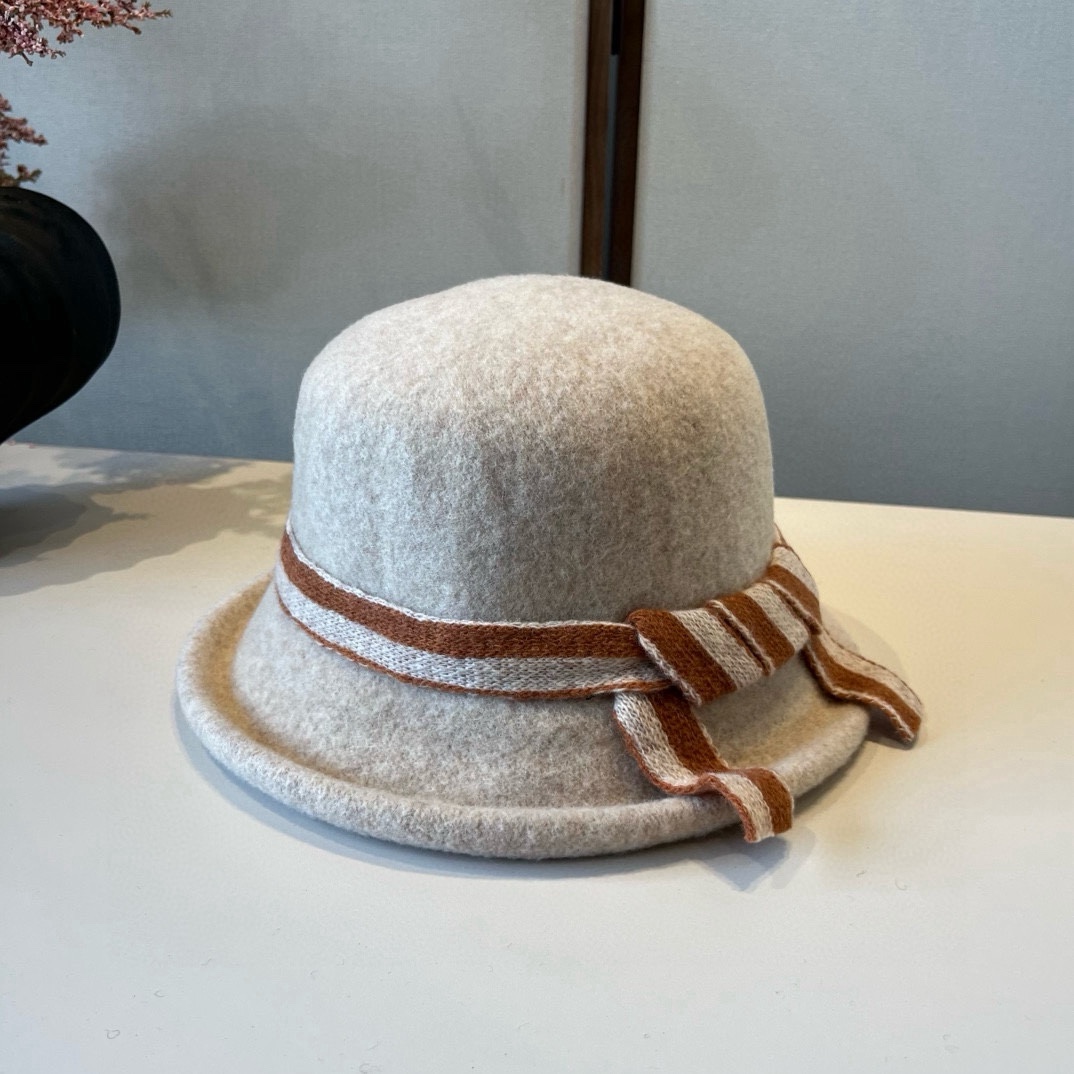 🆕

爱马仕新款羊毛卷边盆帽，不规则剪裁设计，头围57cm
