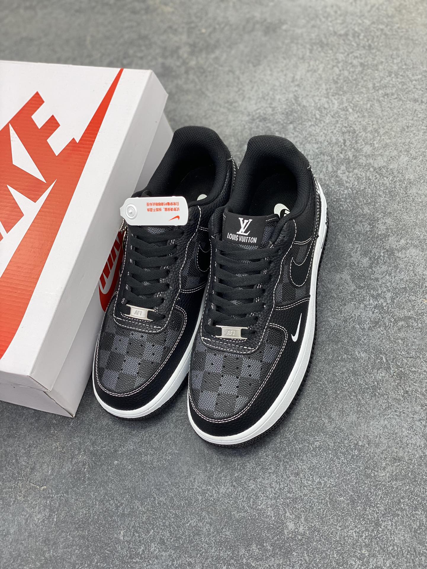 图片[8]-NIke Air Force 1 \’07 Low “LV联名——方格黑荔纹”空军一号 低帮 运动鞋 休闲鞋 折边针车 工艺难度大 原楦头原纸板 原装鞋盒 定制五金配件 内置全掌气垫 原厂鞋底 货号：CZ3986-001 尺码：36 36.5 37.5 38 38.5 39 40 40.5 41 42 42.5 43 44 44.5 45-选品中心