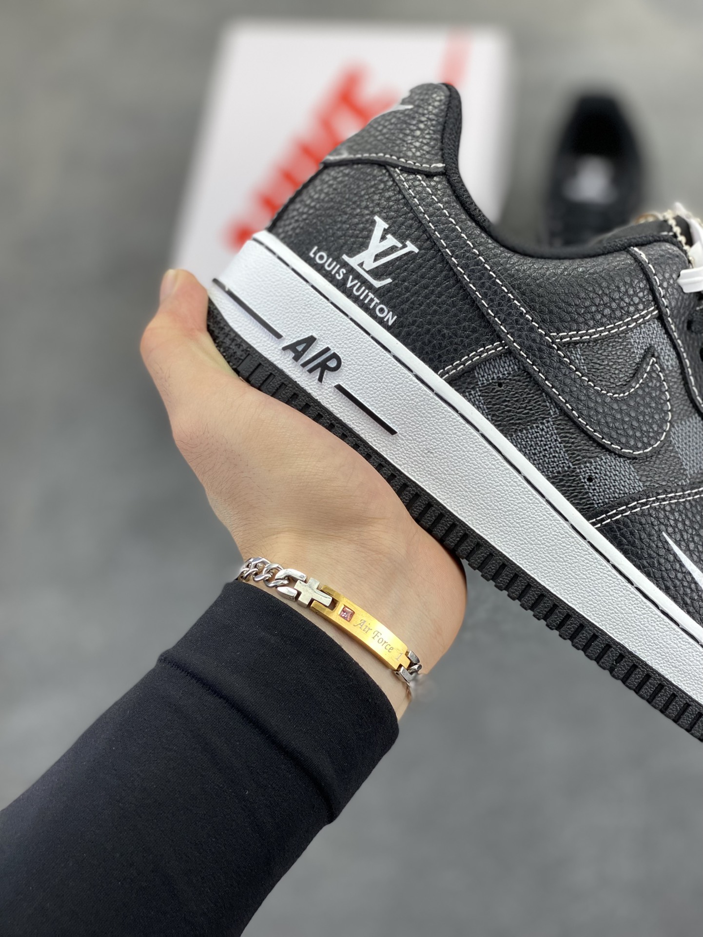 图片[6]-NIke Air Force 1 \’07 Low “LV联名——方格黑荔纹”空军一号 低帮 运动鞋 休闲鞋 折边针车 工艺难度大 原楦头原纸板 原装鞋盒 定制五金配件 内置全掌气垫 原厂鞋底 货号：CZ3986-001 尺码：36 36.5 37.5 38 38.5 39 40 40.5 41 42 42.5 43 44 44.5 45-选品中心