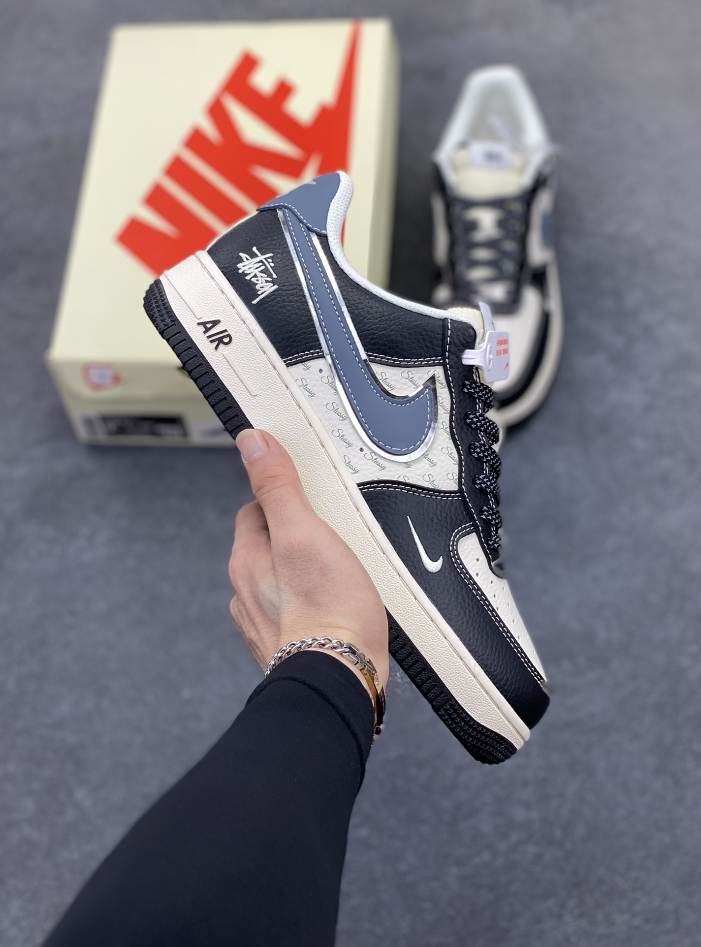 NIke Air Force 1 \'07 Low “斯图西联名——灰蓝黑荔纹”空军一号 低帮 运动鞋 休闲鞋 折边针车 工艺难度大 原楦头原纸板 原装鞋盒 定制五金配件 内置全掌气垫 原厂鞋底 货号：XZ6188-199 尺码：36 36.5 37.5 38 38.5 39 40 40.5 41 42 42.5 43 44 44.5 45-选品中心