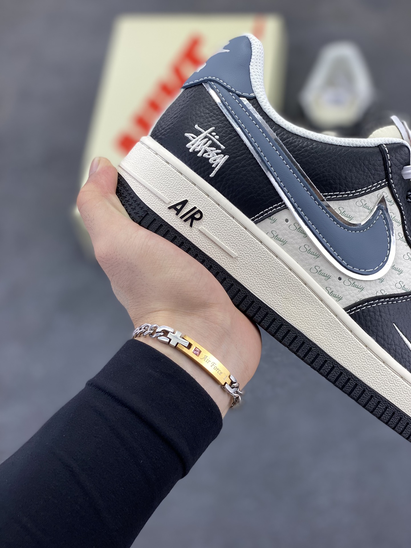 图片[6]-NIke Air Force 1 \’07 Low “斯图西联名——灰蓝黑荔纹”空军一号 低帮 运动鞋 休闲鞋 折边针车 工艺难度大 原楦头原纸板 原装鞋盒 定制五金配件 内置全掌气垫 原厂鞋底 货号：XZ6188-199 尺码：36 36.5 37.5 38 38.5 39 40 40.5 41 42 42.5 43 44 44.5 45-选品中心