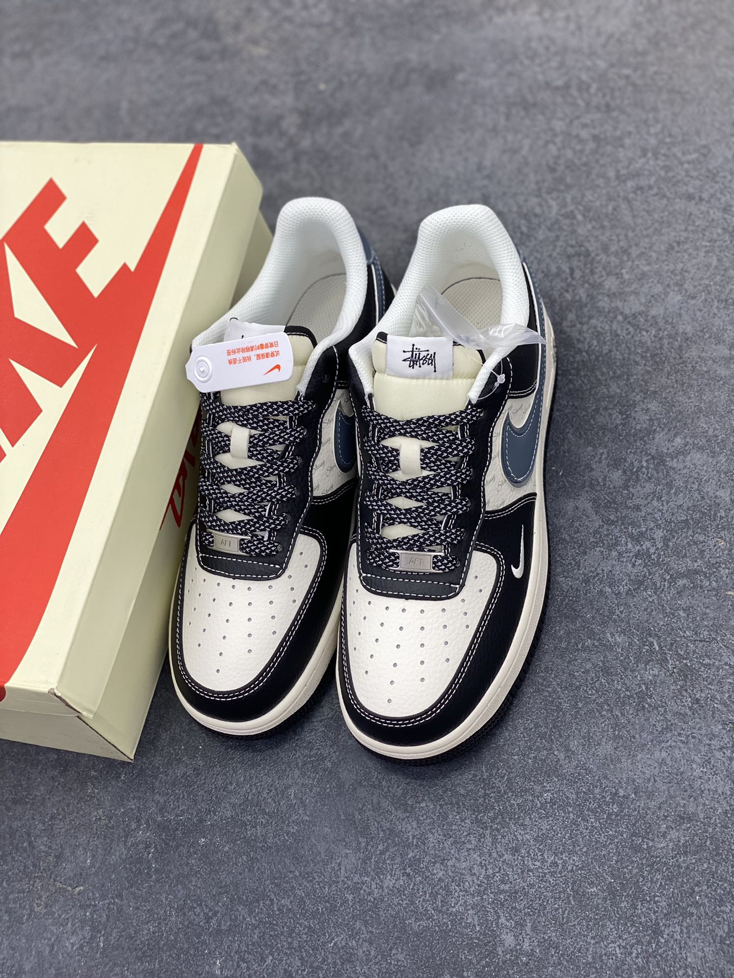 图片[8]-NIke Air Force 1 \’07 Low “斯图西联名——灰蓝黑荔纹”空军一号 低帮 运动鞋 休闲鞋 折边针车 工艺难度大 原楦头原纸板 原装鞋盒 定制五金配件 内置全掌气垫 原厂鞋底 货号：XZ6188-199 尺码：36 36.5 37.5 38 38.5 39 40 40.5 41 42 42.5 43 44 44.5 45-选品中心