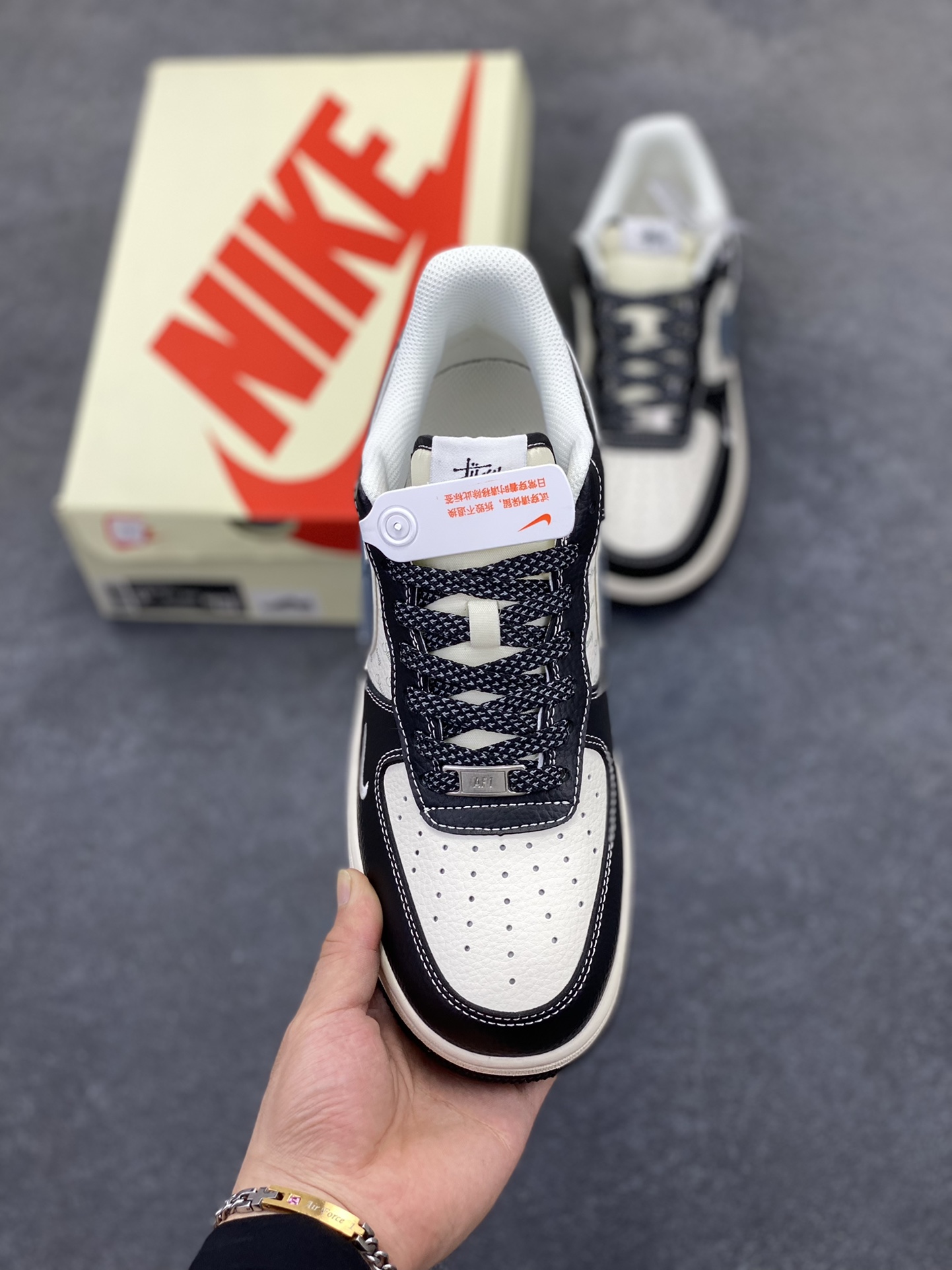 图片[2]-NIke Air Force 1 \’07 Low “斯图西联名——灰蓝黑荔纹”空军一号 低帮 运动鞋 休闲鞋 折边针车 工艺难度大 原楦头原纸板 原装鞋盒 定制五金配件 内置全掌气垫 原厂鞋底 货号：XZ6188-199 尺码：36 36.5 37.5 38 38.5 39 40 40.5 41 42 42.5 43 44 44.5 45-选品中心