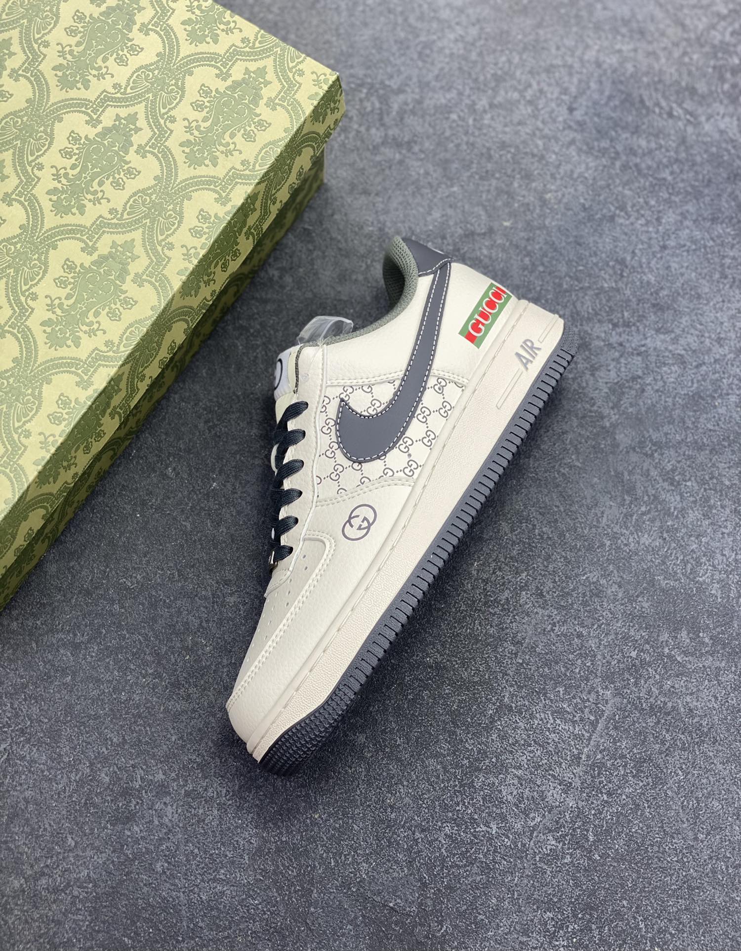 图片[7]-NIke Air Force 1 \’07 Low “古驰联名——米灰花纹”空军一号 低帮 运动鞋 休闲鞋 折边针车 工艺难度大 原楦头原纸板 原装鞋盒 定制五金配件 内置全掌气垫 原厂鞋底 货号：XZ6188-723 尺码：36 36.5 37.5 38 38.5 39 40 40.5 41 42 42.5 43 44 44.5 45-选品中心