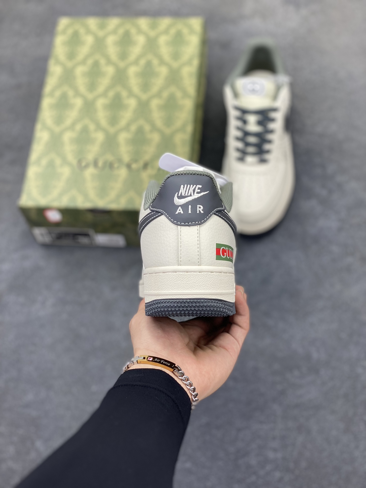图片[4]-NIke Air Force 1 \’07 Low “古驰联名——米灰花纹”空军一号 低帮 运动鞋 休闲鞋 折边针车 工艺难度大 原楦头原纸板 原装鞋盒 定制五金配件 内置全掌气垫 原厂鞋底 货号：XZ6188-723 尺码：36 36.5 37.5 38 38.5 39 40 40.5 41 42 42.5 43 44 44.5 45-选品中心