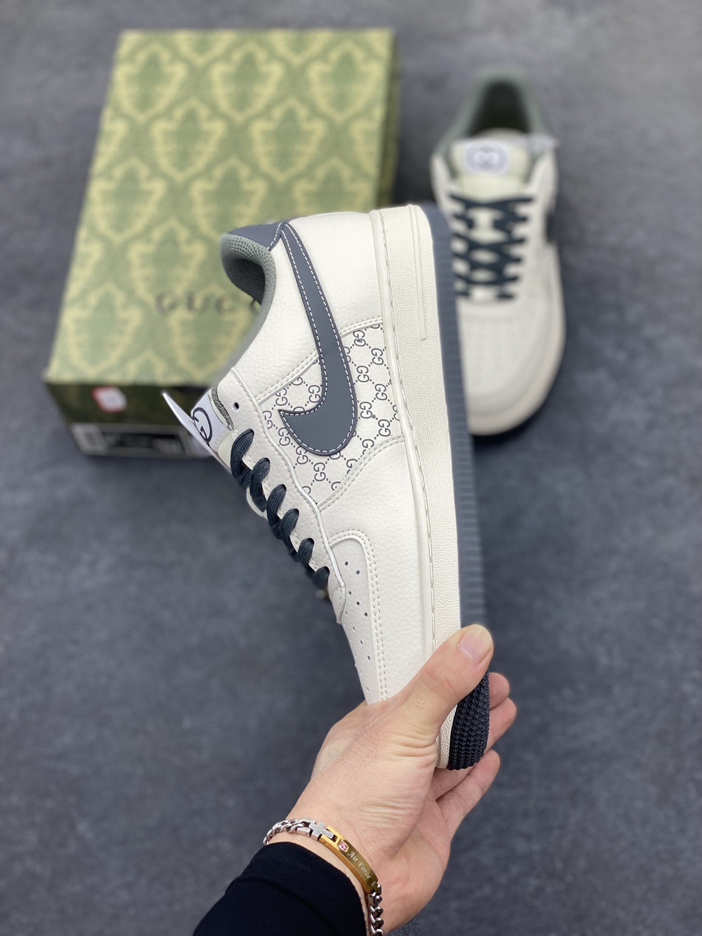 图片[3]-NIke Air Force 1 \’07 Low “古驰联名——米灰花纹”空军一号 低帮 运动鞋 休闲鞋 折边针车 工艺难度大 原楦头原纸板 原装鞋盒 定制五金配件 内置全掌气垫 原厂鞋底 货号：XZ6188-723 尺码：36 36.5 37.5 38 38.5 39 40 40.5 41 42 42.5 43 44 44.5 45-选品中心