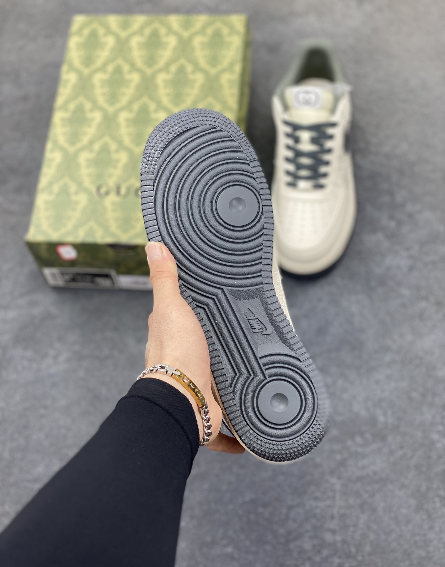 图片[5]-NIke Air Force 1 \’07 Low “古驰联名——米灰花纹”空军一号 低帮 运动鞋 休闲鞋 折边针车 工艺难度大 原楦头原纸板 原装鞋盒 定制五金配件 内置全掌气垫 原厂鞋底 货号：XZ6188-723 尺码：36 36.5 37.5 38 38.5 39 40 40.5 41 42 42.5 43 44 44.5 45-选品中心