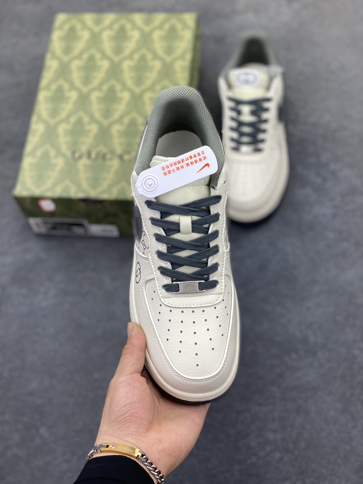 图片[2]-NIke Air Force 1 \’07 Low “古驰联名——米灰花纹”空军一号 低帮 运动鞋 休闲鞋 折边针车 工艺难度大 原楦头原纸板 原装鞋盒 定制五金配件 内置全掌气垫 原厂鞋底 货号：XZ6188-723 尺码：36 36.5 37.5 38 38.5 39 40 40.5 41 42 42.5 43 44 44.5 45-选品中心