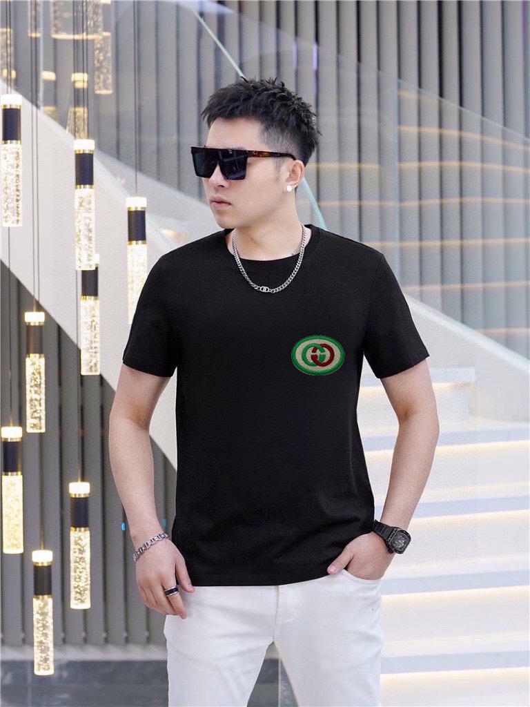 Gucci Men's Black Cotton T-Shirt with Signature Logo - Casual & Stylish