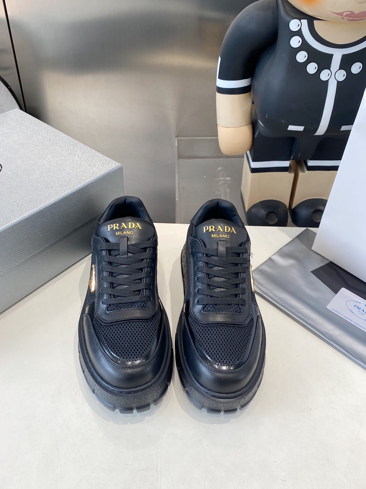 NO:483042,【PRADA Prada】1 to 1 replica, the hot men's shoes shipment official website is simultaneously durable, ensuring support and stability, and comfortable to wear. Material original fly weaving + cowhide surface, inner cowhide, original open mold sole size men 38-45 (45/46 custom made without return or replacement), casual shoes/sports shoes, prada, prada, sneakers, cowhide19860909【PRADA普拉达】1比1复刻 爆款男鞋出货官网同步经久耐穿,确保支撑力与稳定性,穿着舒适不凡 材质原版飞织＋牛皮面 内里牛皮 鞋底原版开模大底 size 男38-45（45/46定做不退不换）,休闲鞋/运动鞋,prada,prada,sneakers,cowhide,Women's Shoes