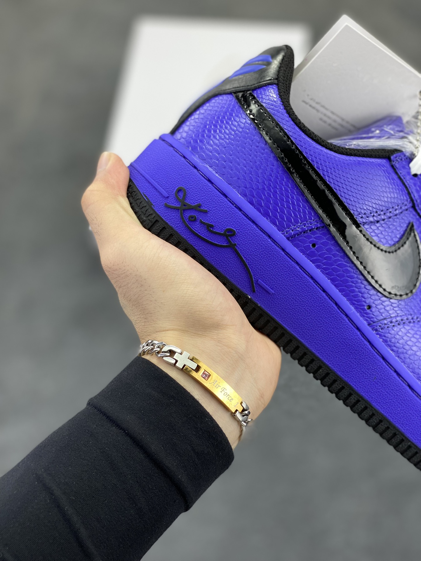 图片[6]-Nike Air Force 1 Low 科比 空军一号低帮运动休闲板鞋 原楦头原纸板 打造纯正空军版型 专注外贸渠道 全掌内置蜂窝气垫 原盒配件 原厂中底钢印、拉帮完美 货号：II7062-500 尺码：36 36.5 37.5 38 38.5 39 40 40.5 41 42 42.5 43 44 44.5 45-选品中心