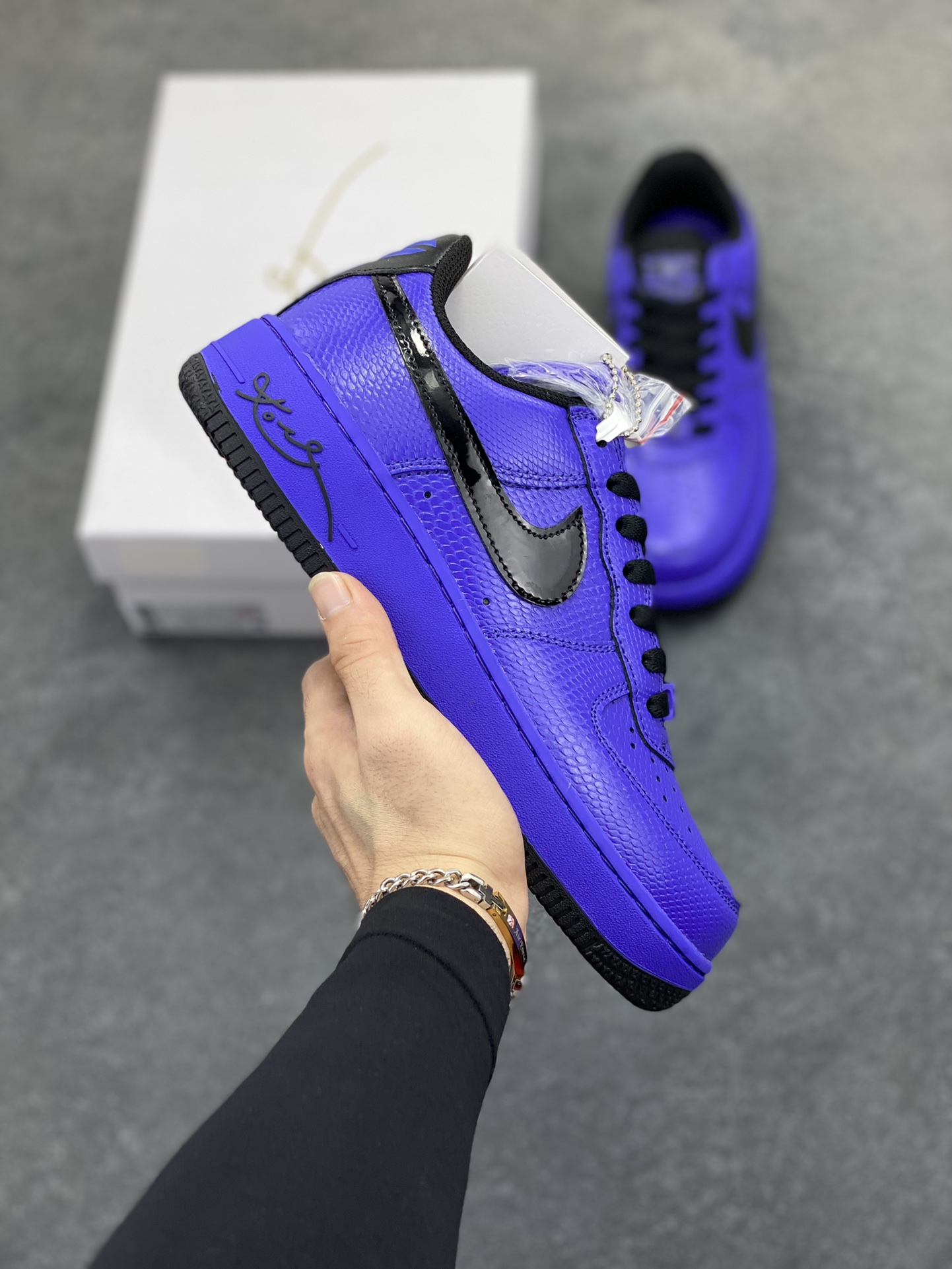 Nike Air Force 1 Low 科比 空军一号低帮运动休闲板鞋 原楦头原纸板 打造纯正空军版型 专注外贸渠道 全掌内置蜂窝气垫 原盒配件 原厂中底钢印、拉帮完美 货号:II7062-500 尺码:36 36.5 37.5 38 38.5 39 40 40.5 41 42 42.5 43 44 44.5 45-选品中心
