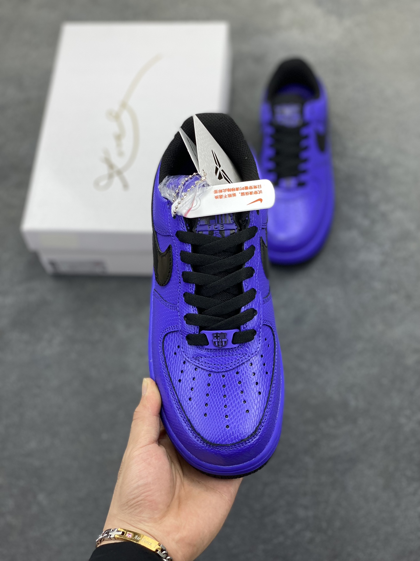 图片[2]-Nike Air Force 1 Low 科比 空军一号低帮运动休闲板鞋 原楦头原纸板 打造纯正空军版型 专注外贸渠道 全掌内置蜂窝气垫 原盒配件 原厂中底钢印、拉帮完美 货号：II7062-500 尺码：36 36.5 37.5 38 38.5 39 40 40.5 41 42 42.5 43 44 44.5 45-选品中心