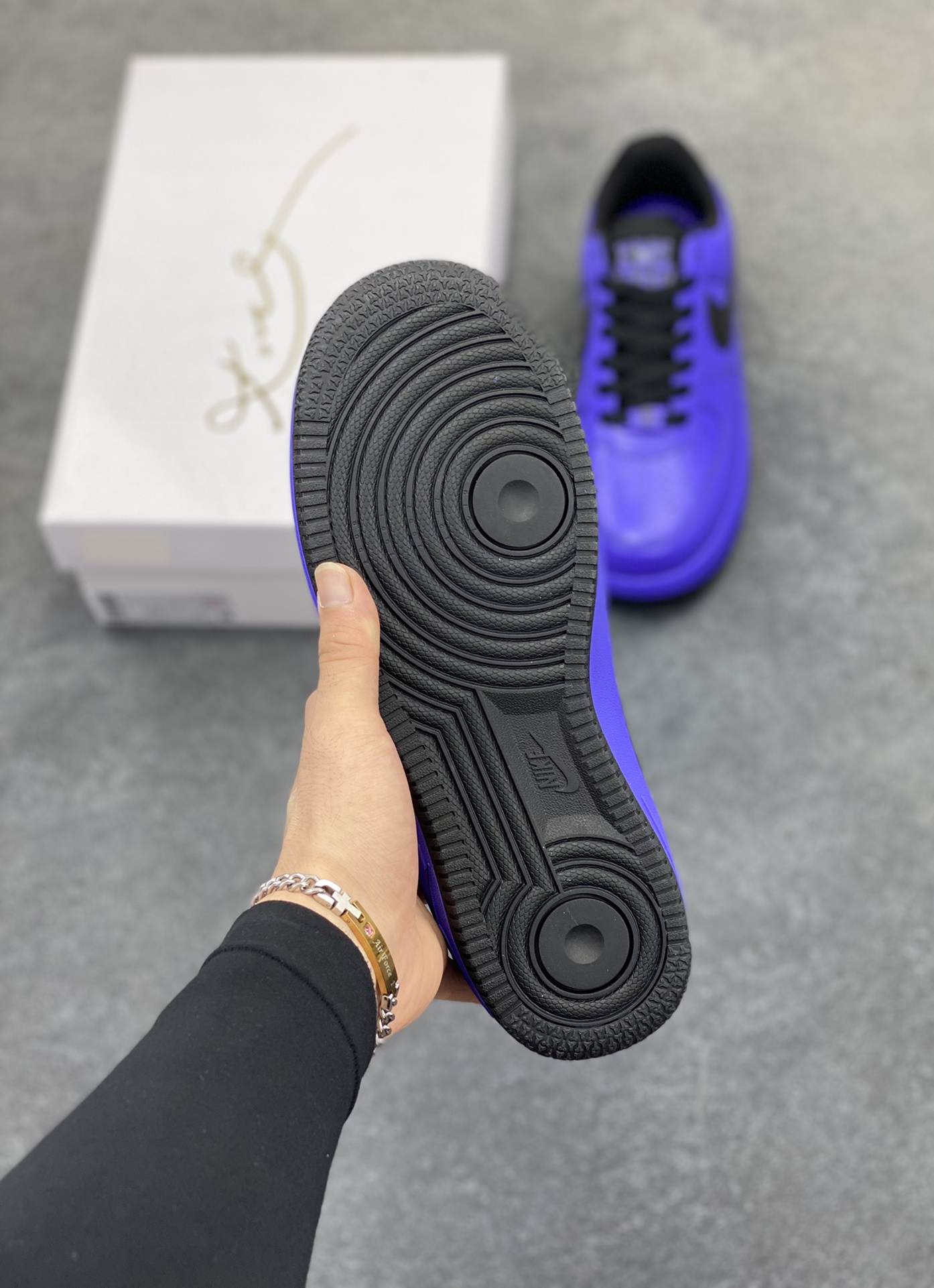 图片[5]-Nike Air Force 1 Low 科比 空军一号低帮运动休闲板鞋 原楦头原纸板 打造纯正空军版型 专注外贸渠道 全掌内置蜂窝气垫 原盒配件 原厂中底钢印、拉帮完美 货号：II7062-500 尺码：36 36.5 37.5 38 38.5 39 40 40.5 41 42 42.5 43 44 44.5 45-选品中心