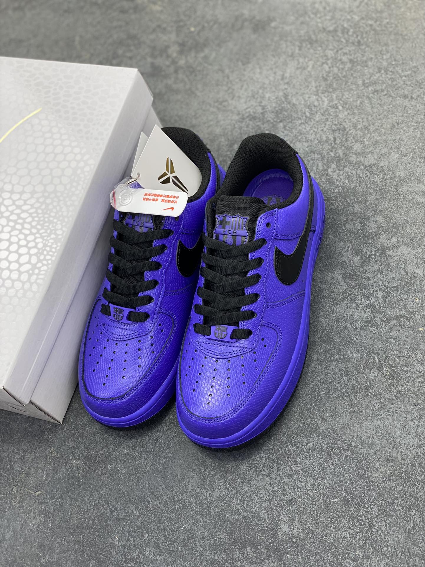 图片[8]-Nike Air Force 1 Low 科比 空军一号低帮运动休闲板鞋 原楦头原纸板 打造纯正空军版型 专注外贸渠道 全掌内置蜂窝气垫 原盒配件 原厂中底钢印、拉帮完美 货号：II7062-500 尺码：36 36.5 37.5 38 38.5 39 40 40.5 41 42 42.5 43 44 44.5 45-选品中心