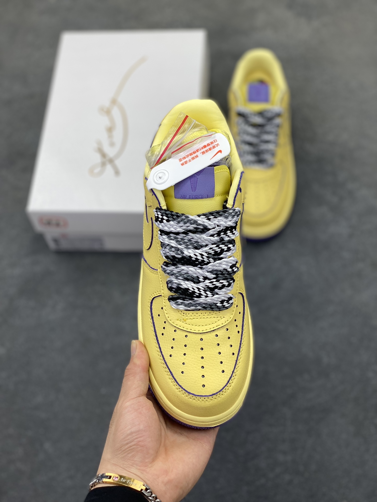 图片[2]-Nike Air Force 1 Low 科比 空军一号低帮运动休闲板鞋 原楦头原纸板 打造纯正空军版型 专注外贸渠道 全掌内置蜂窝气垫 原盒配件 原厂中底钢印、拉帮完美 货号：HV9408-700 尺码：36 36.5 37.5 38 38.5 39 40 40.5 41 42 42.5 43 44 44.5 45-选品中心