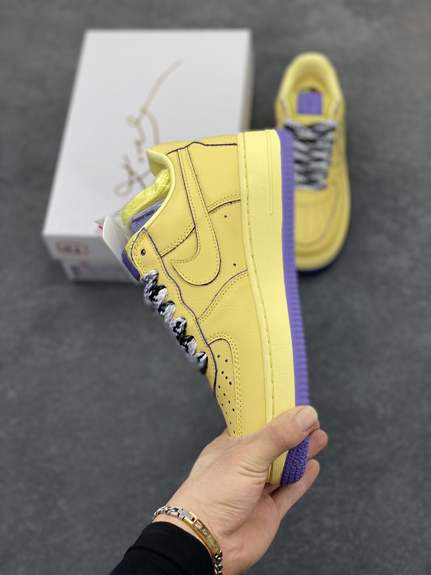 图片[3]-Nike Air Force 1 Low 科比 空军一号低帮运动休闲板鞋 原楦头原纸板 打造纯正空军版型 专注外贸渠道 全掌内置蜂窝气垫 原盒配件 原厂中底钢印、拉帮完美 货号：HV9408-700 尺码：36 36.5 37.5 38 38.5 39 40 40.5 41 42 42.5 43 44 44.5 45-选品中心