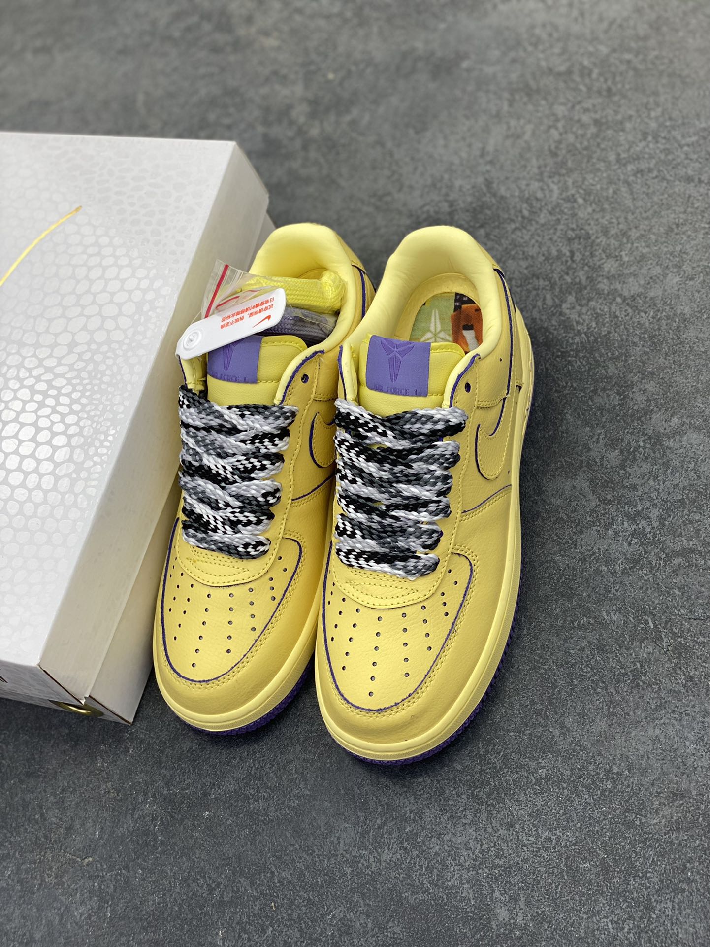 图片[8]-Nike Air Force 1 Low 科比 空军一号低帮运动休闲板鞋 原楦头原纸板 打造纯正空军版型 专注外贸渠道 全掌内置蜂窝气垫 原盒配件 原厂中底钢印、拉帮完美 货号：HV9408-700 尺码：36 36.5 37.5 38 38.5 39 40 40.5 41 42 42.5 43 44 44.5 45-选品中心