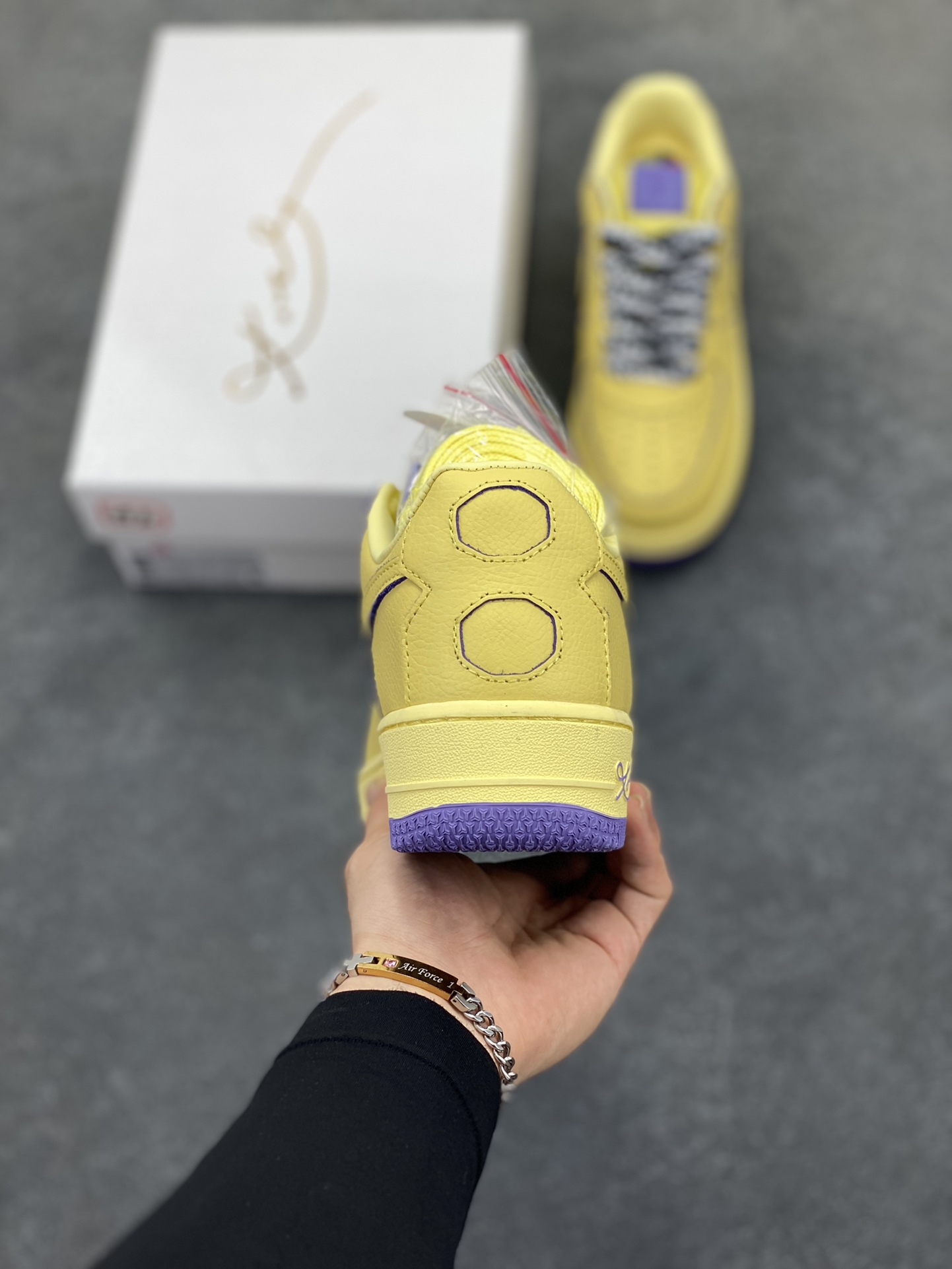 图片[4]-Nike Air Force 1 Low 科比 空军一号低帮运动休闲板鞋 原楦头原纸板 打造纯正空军版型 专注外贸渠道 全掌内置蜂窝气垫 原盒配件 原厂中底钢印、拉帮完美 货号：HV9408-700 尺码：36 36.5 37.5 38 38.5 39 40 40.5 41 42 42.5 43 44 44.5 45-选品中心