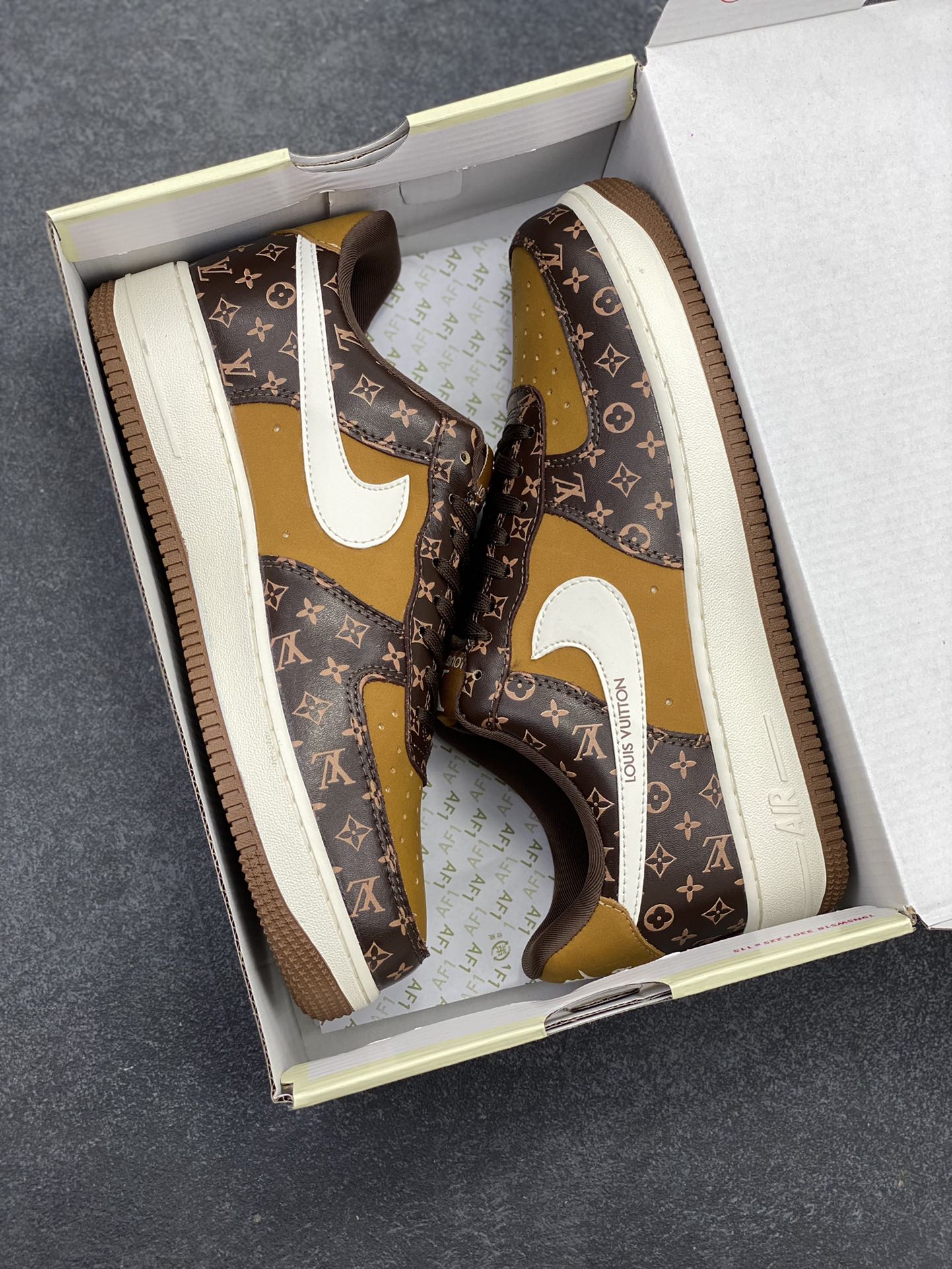 图片[9]-NIke Air Force 1 \’07 Low “LV联名——经典棕花纹”空军一号 低帮 运动鞋 休闲鞋 折边针车 工艺难度大 原楦头原纸板 原装鞋盒 定制五金配件 内置全掌气垫 原厂鞋底 货号：XL1979-104 尺码：36 36.5 37.5 38 38.5 39 40 40.5 41 42 42.5 43 44 44.5 45-选品中心