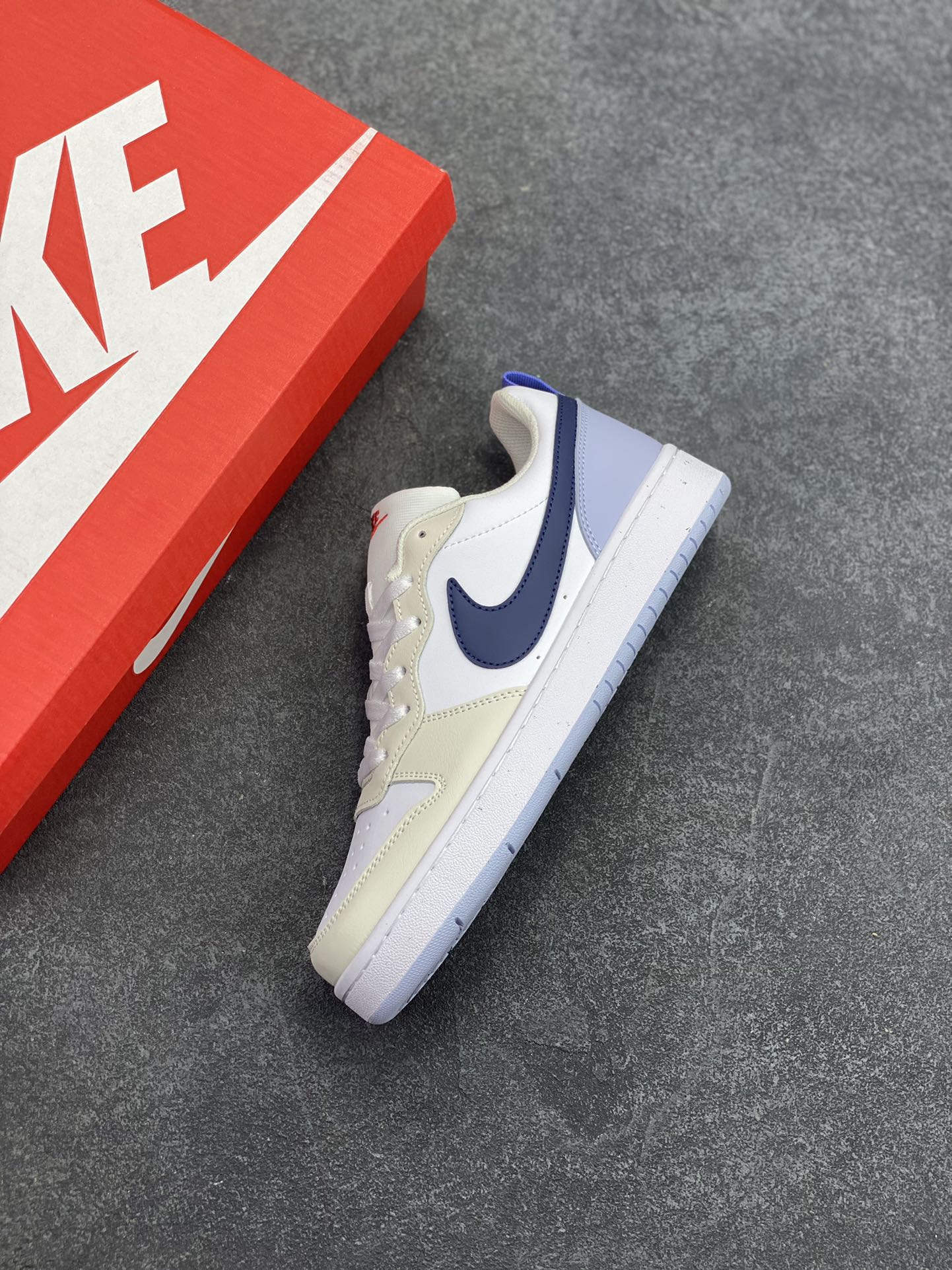 图片[7]-福利特价 Nike Court Borough Low 低帮百搭透气休闲运动板鞋男女鞋 经典耐用的设计，兼顾舒适脚感和出众风范，演绎匠心之作。结构性的支撑贴合感结合复古篮球设计，塑就场外全明星风范。 货号：IM3884-141 尺码：36 36.5 37.5 38 38.5 39 40 40.5 41 42 42.5 43 44 45-选品中心