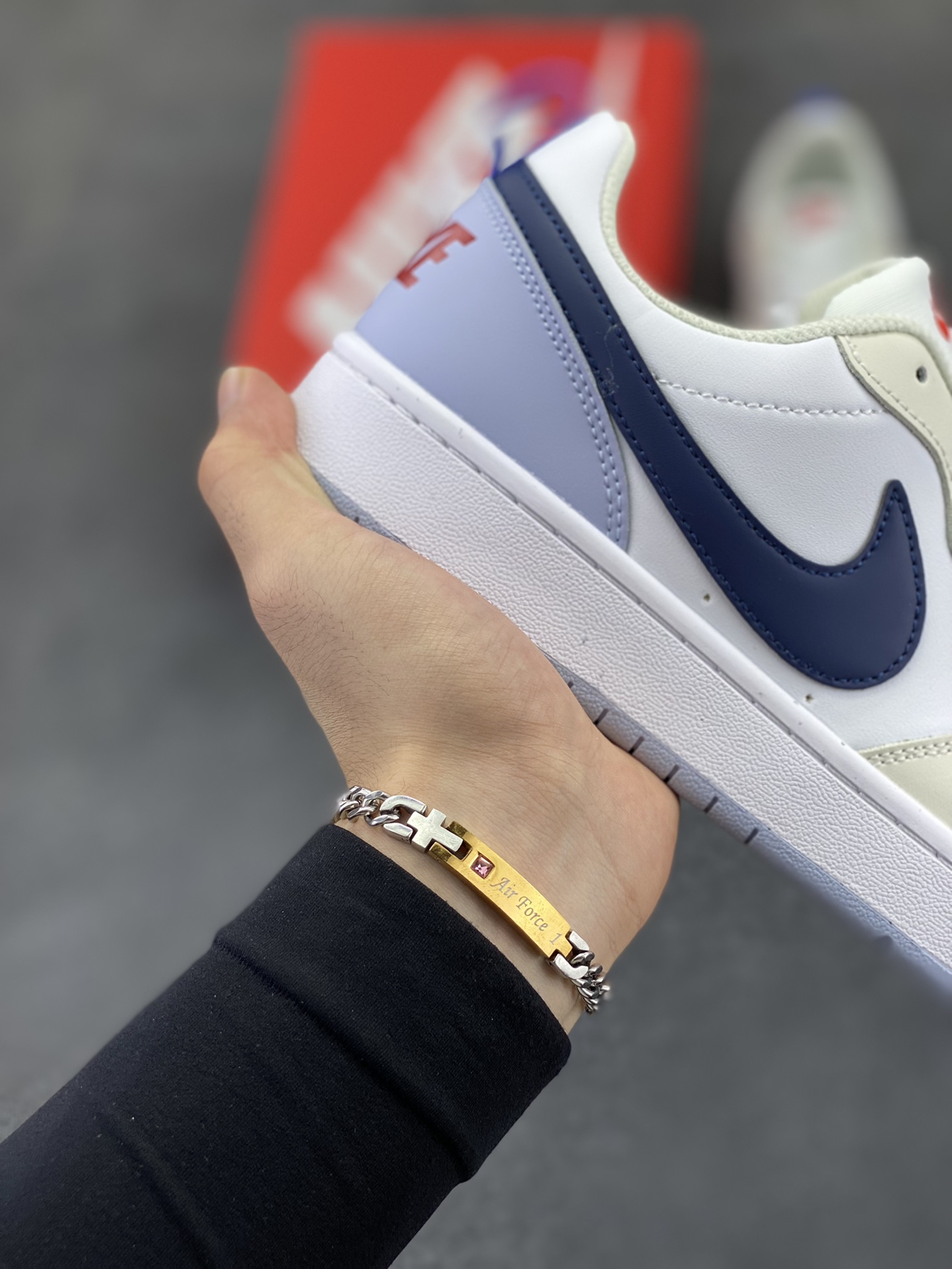 图片[6]-福利特价 Nike Court Borough Low 低帮百搭透气休闲运动板鞋男女鞋 经典耐用的设计，兼顾舒适脚感和出众风范，演绎匠心之作。结构性的支撑贴合感结合复古篮球设计，塑就场外全明星风范。 货号：IM3884-141 尺码：36 36.5 37.5 38 38.5 39 40 40.5 41 42 42.5 43 44 45-选品中心