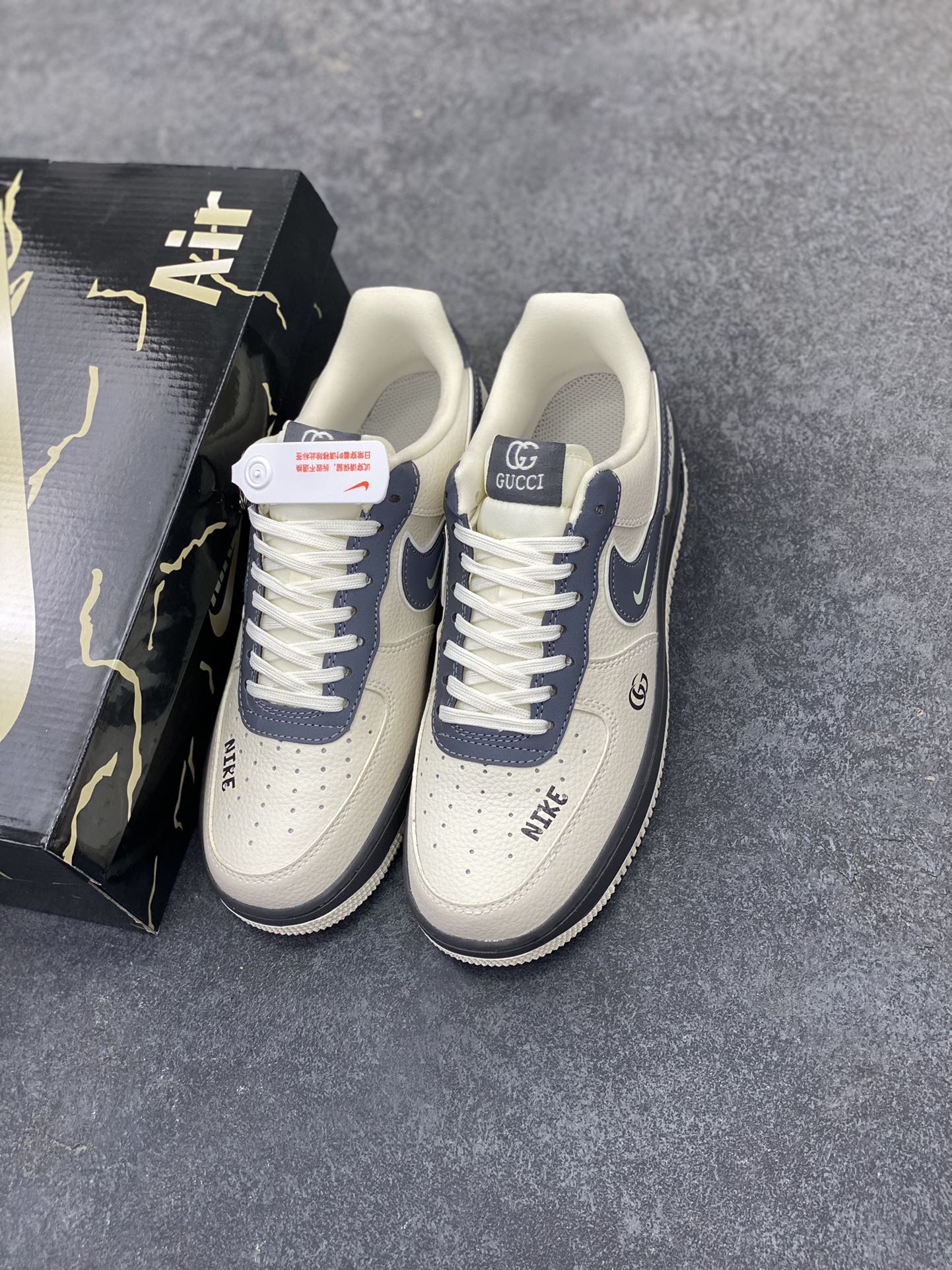 图片[8]-Nike Air Force 1 \’07 Low “古驰联名——灰白双拼米灰”空军一号 低帮 运动鞋 休闲鞋 折边针车 工艺难度大 原楦头原纸板 原装鞋盒 定制五金配件 内置全掌气垫 原厂鞋底 货号：KJ1688-013 尺码：36 36.5 37.5 38 38.5 39 40 40.5 41 42 42.5 43 44 44.5 45-选品中心